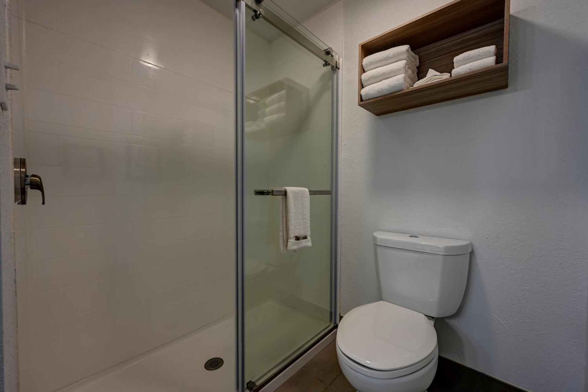Country Inn & Suites by Radisson, Pierre, SD photo 41