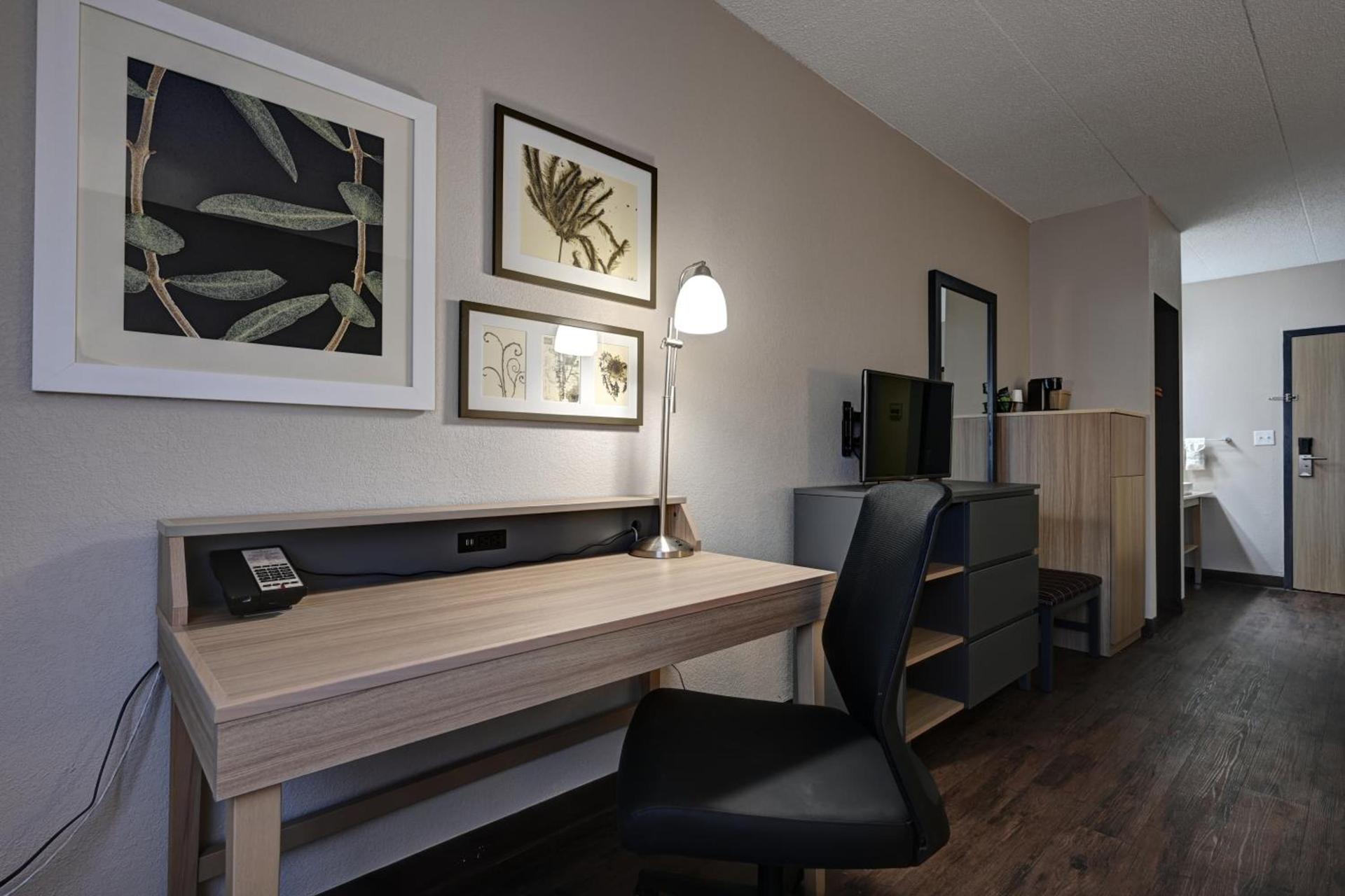 Country Inn & Suites by Radisson, Pierre, SD photo 21