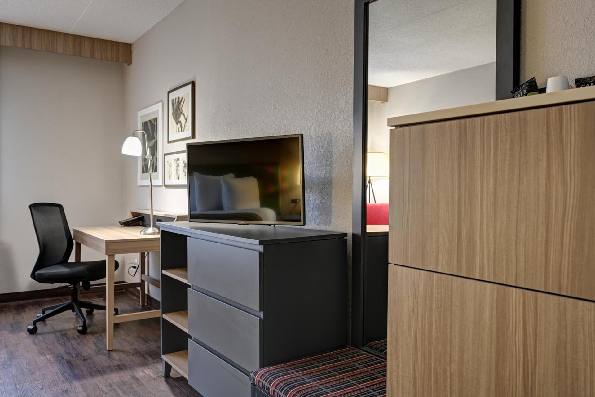 Country Inn & Suites by Radisson, Pierre, SD photo 28