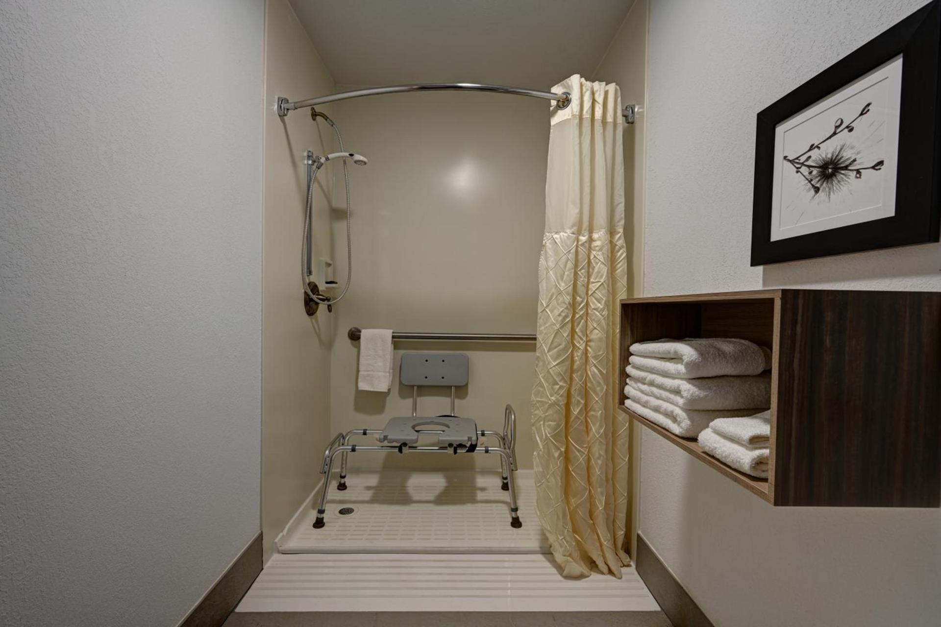 Country Inn & Suites by Radisson, Pierre, SD photo 46