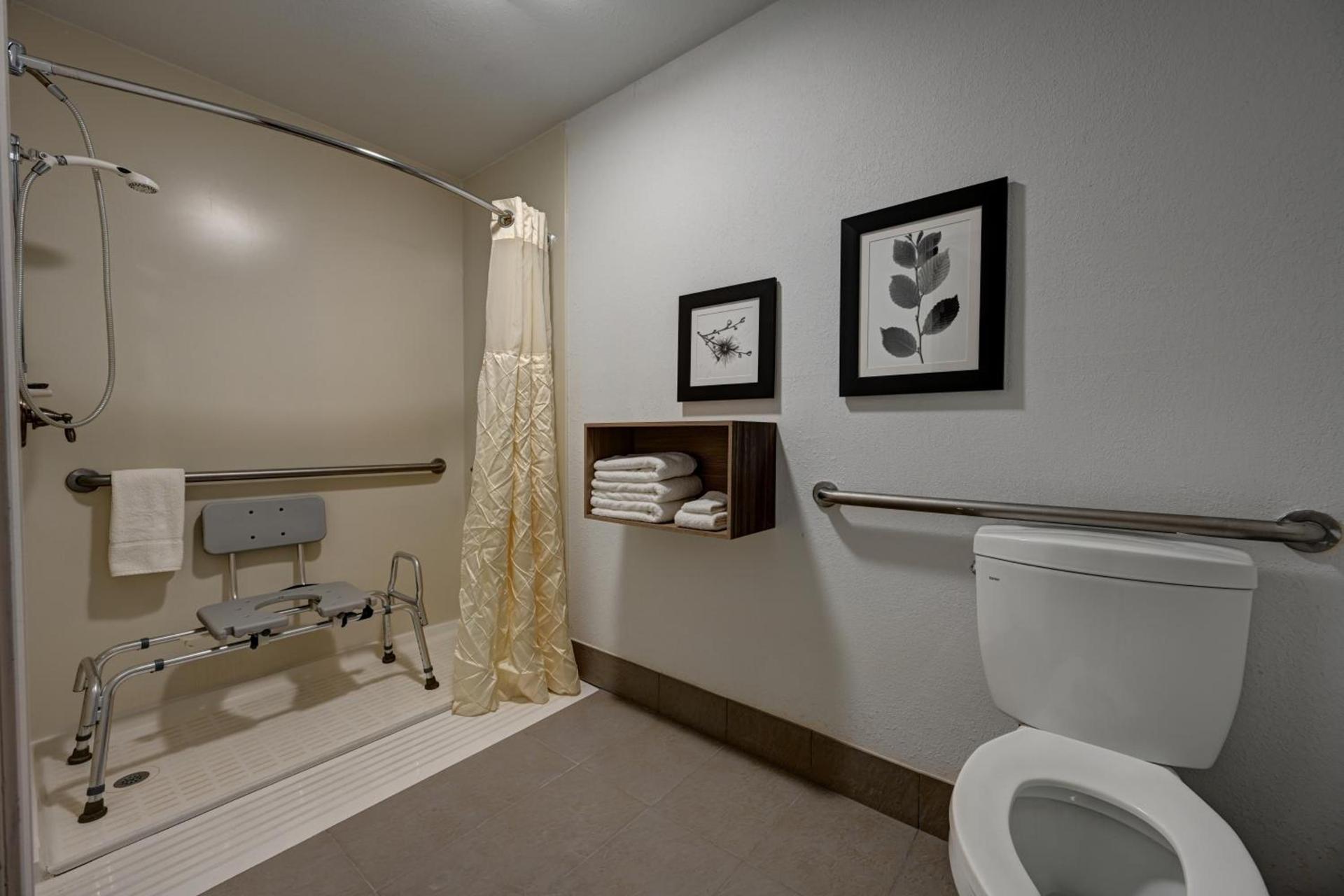 Country Inn & Suites by Radisson, Pierre, SD photo 43