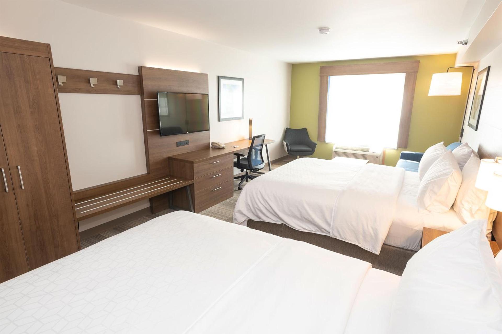 Holiday Inn Express & Suites Iron Mountain by IHG photo 3