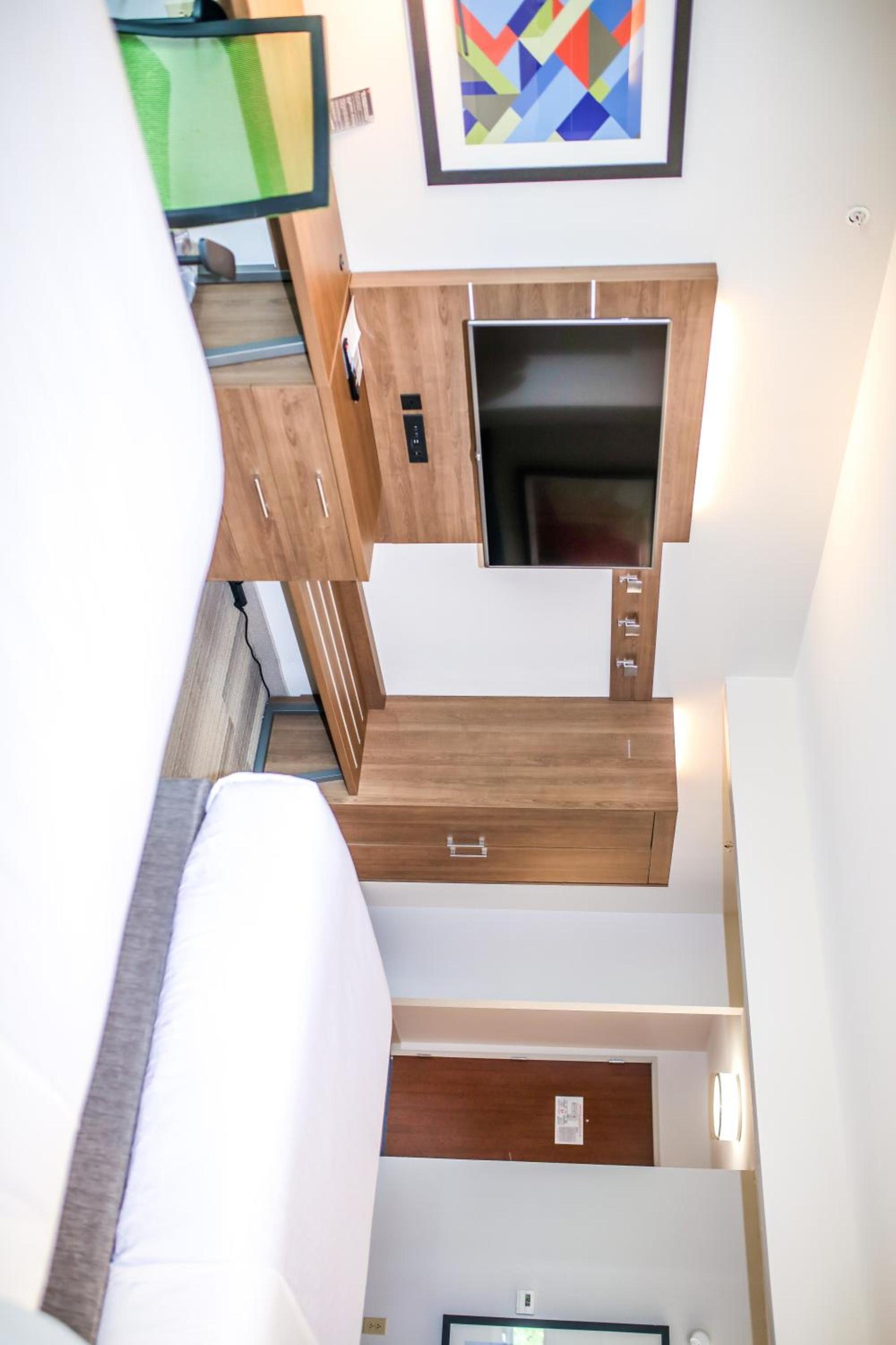 Holiday Inn Express Hotel & Suites Memphis/Germantown by IHG photo 3