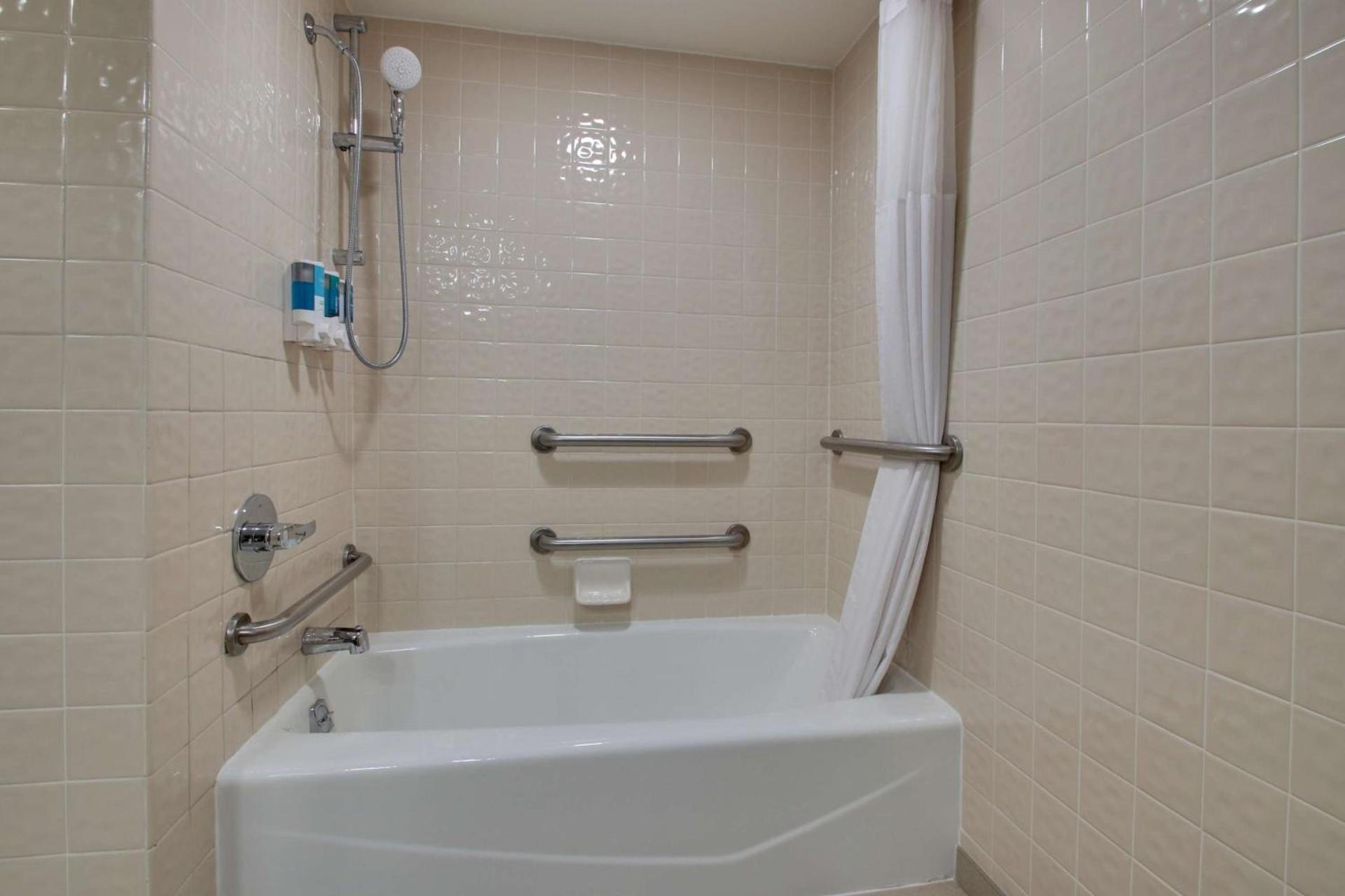 Best Western Plus Indianapolis photo 25