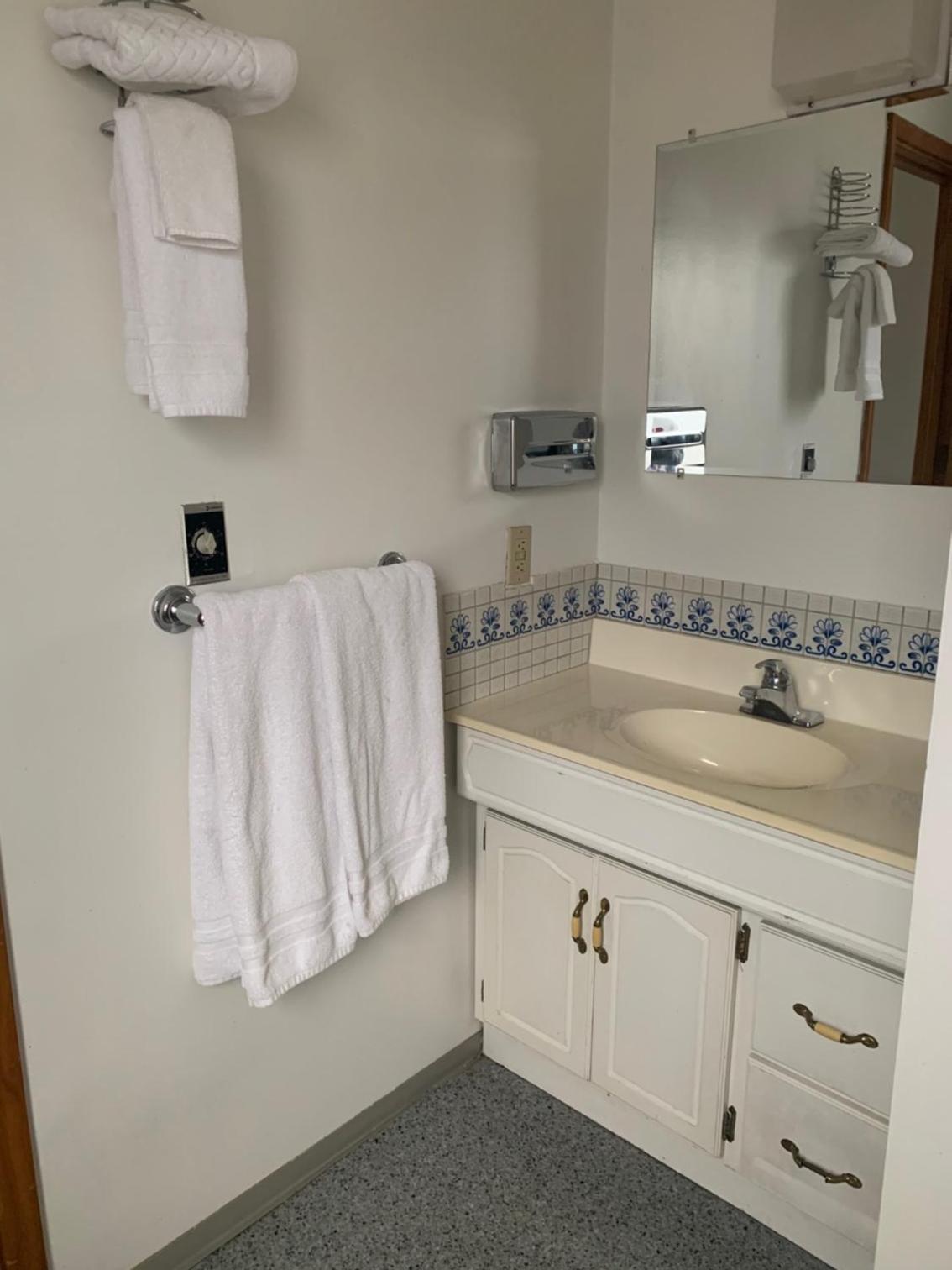Marina Motel photo 4