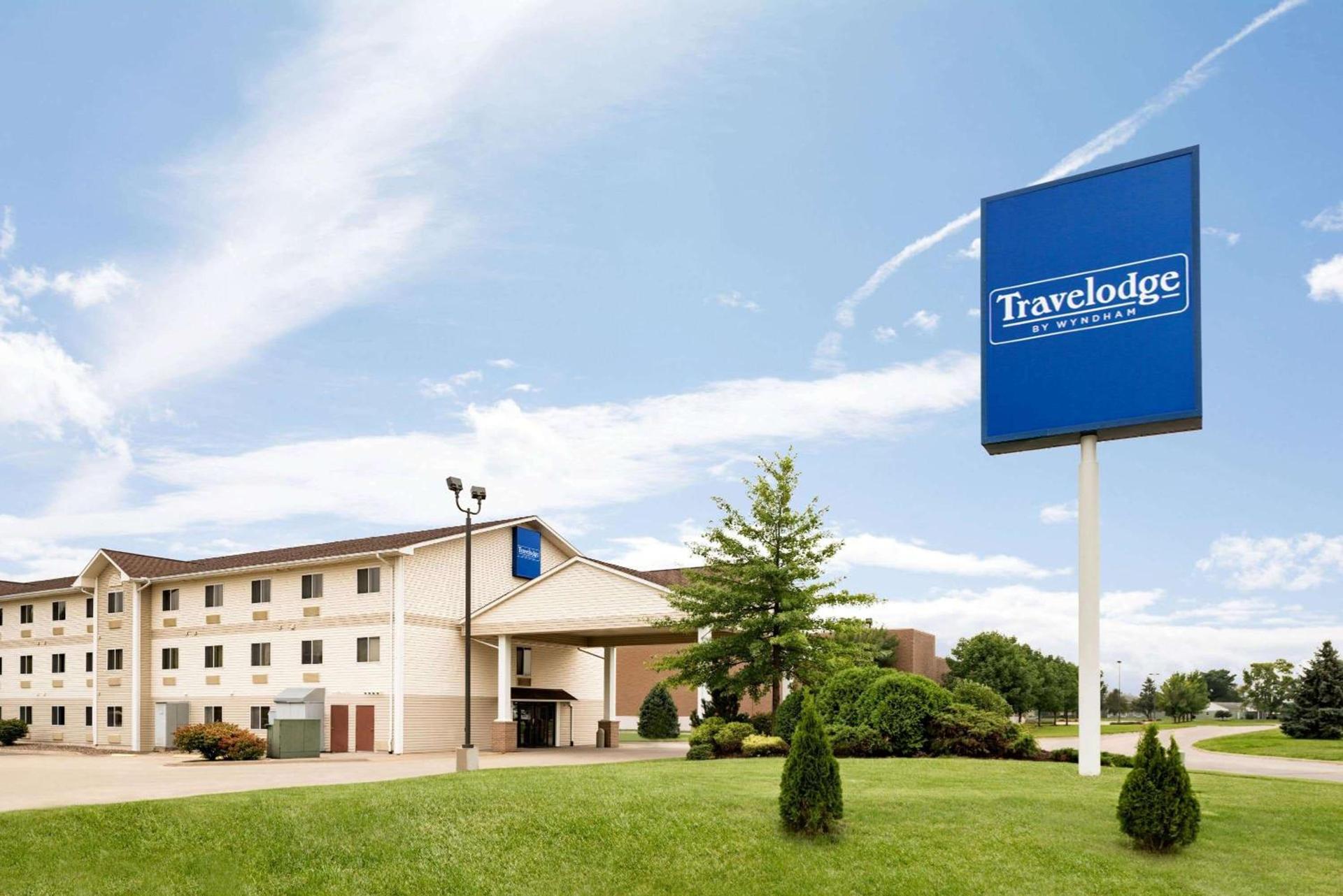 Travelodge by Wyndham Clinton Valley West Court — hotel in Clinton