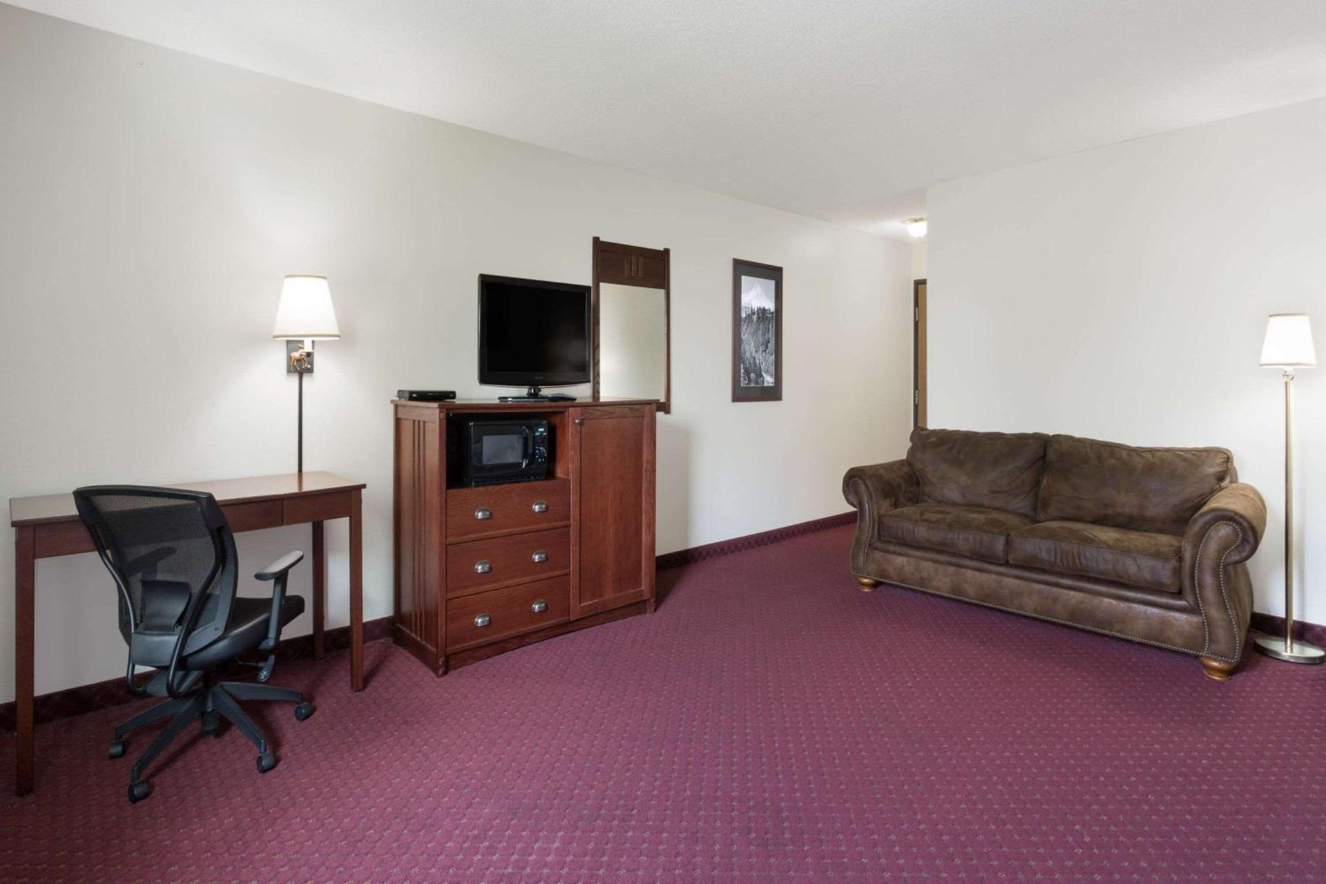 Baymont by Wyndham Bozeman photo 30
