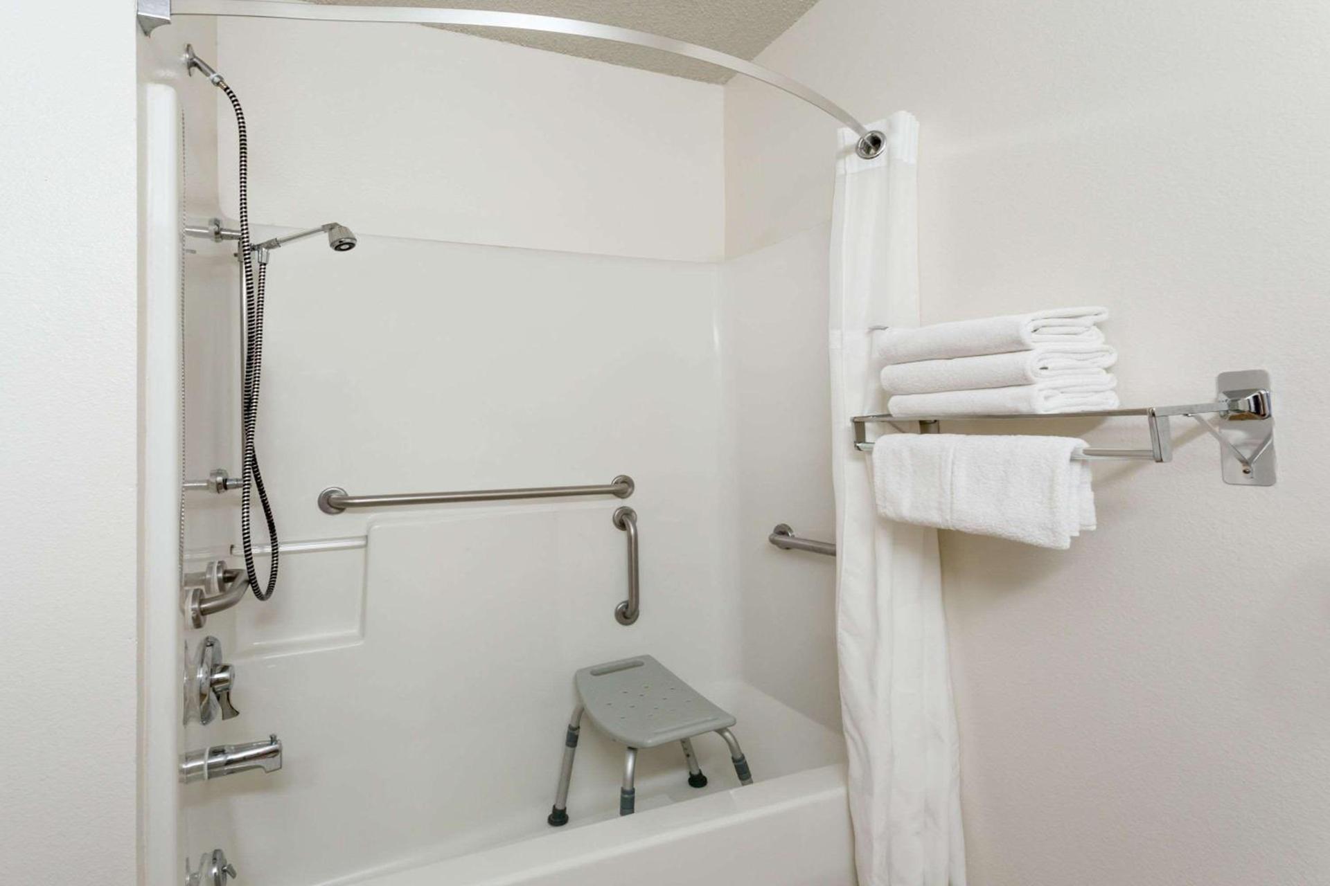 Baymont by Wyndham Bozeman photo 12