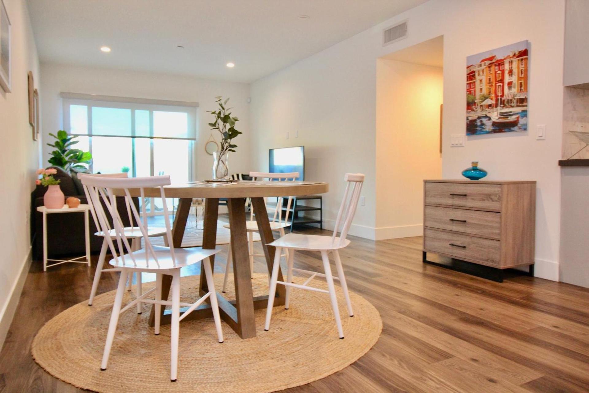 Los Angeles Premium City Suites - Free Secured Parking photo 1