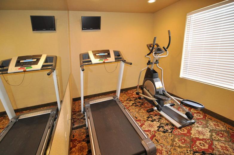 Econo Lodge Inn & Suites photo 21