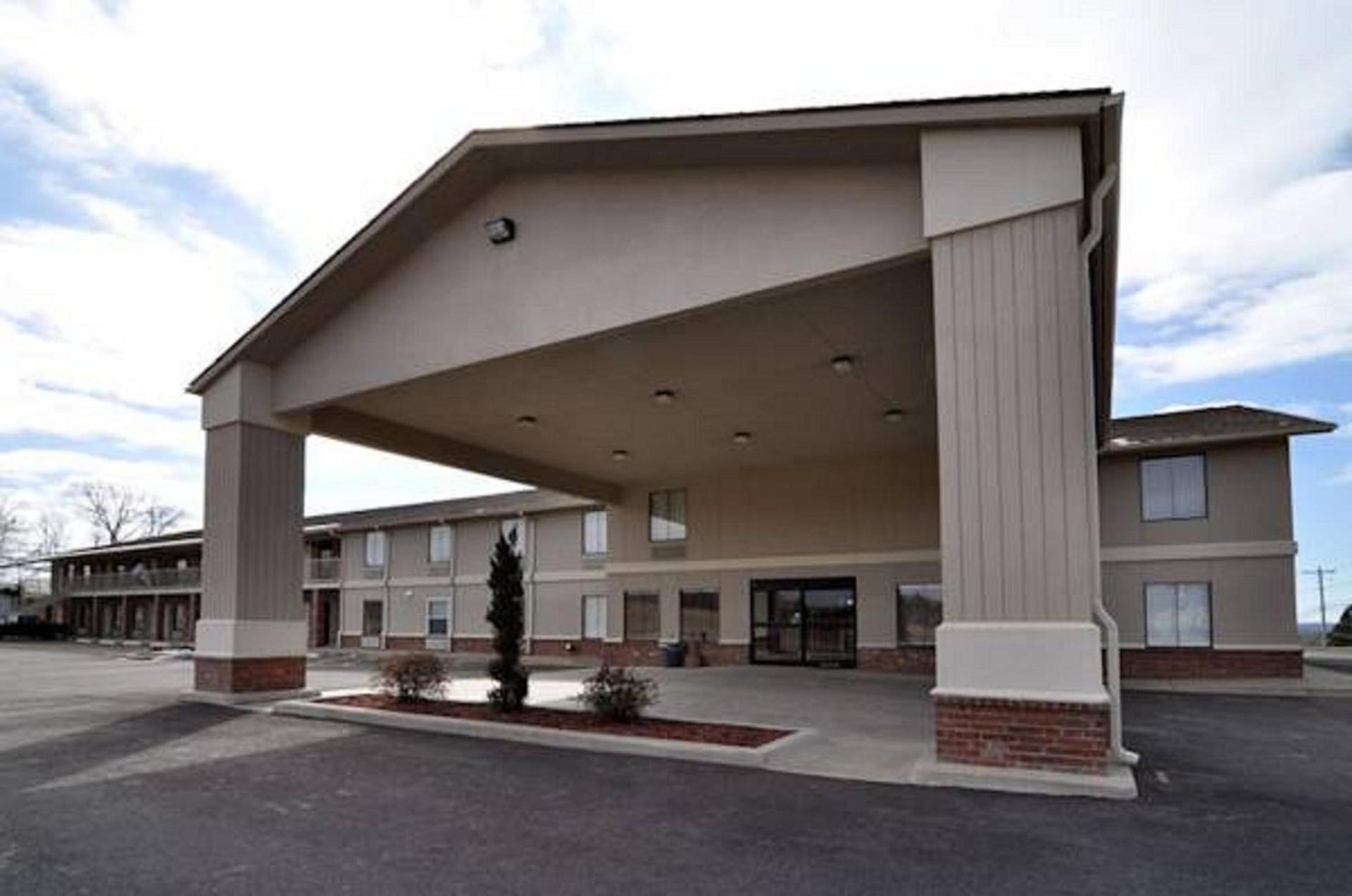 Econo Lodge Inn & Suites photo 1