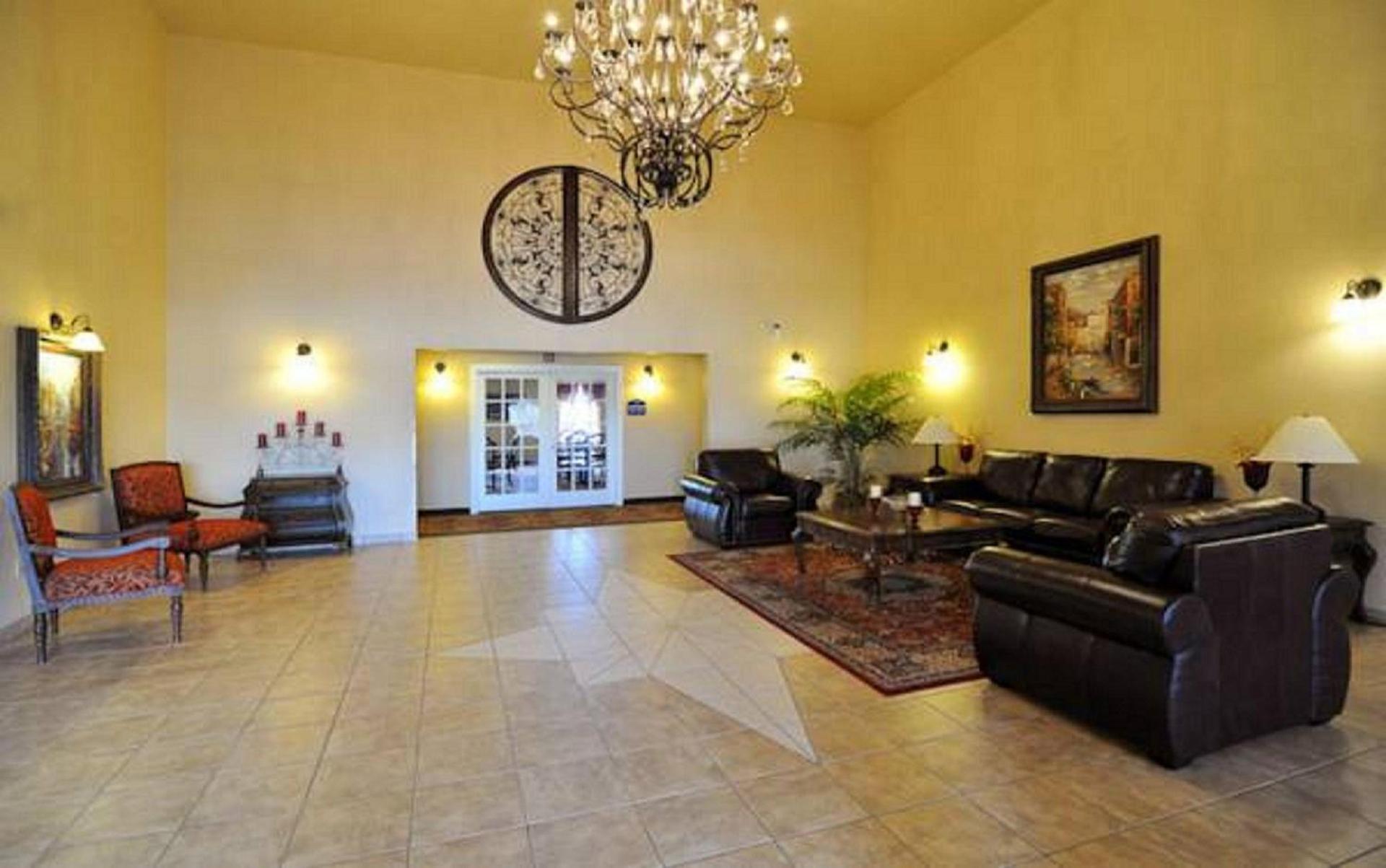 Econo Lodge Inn & Suites photo 24