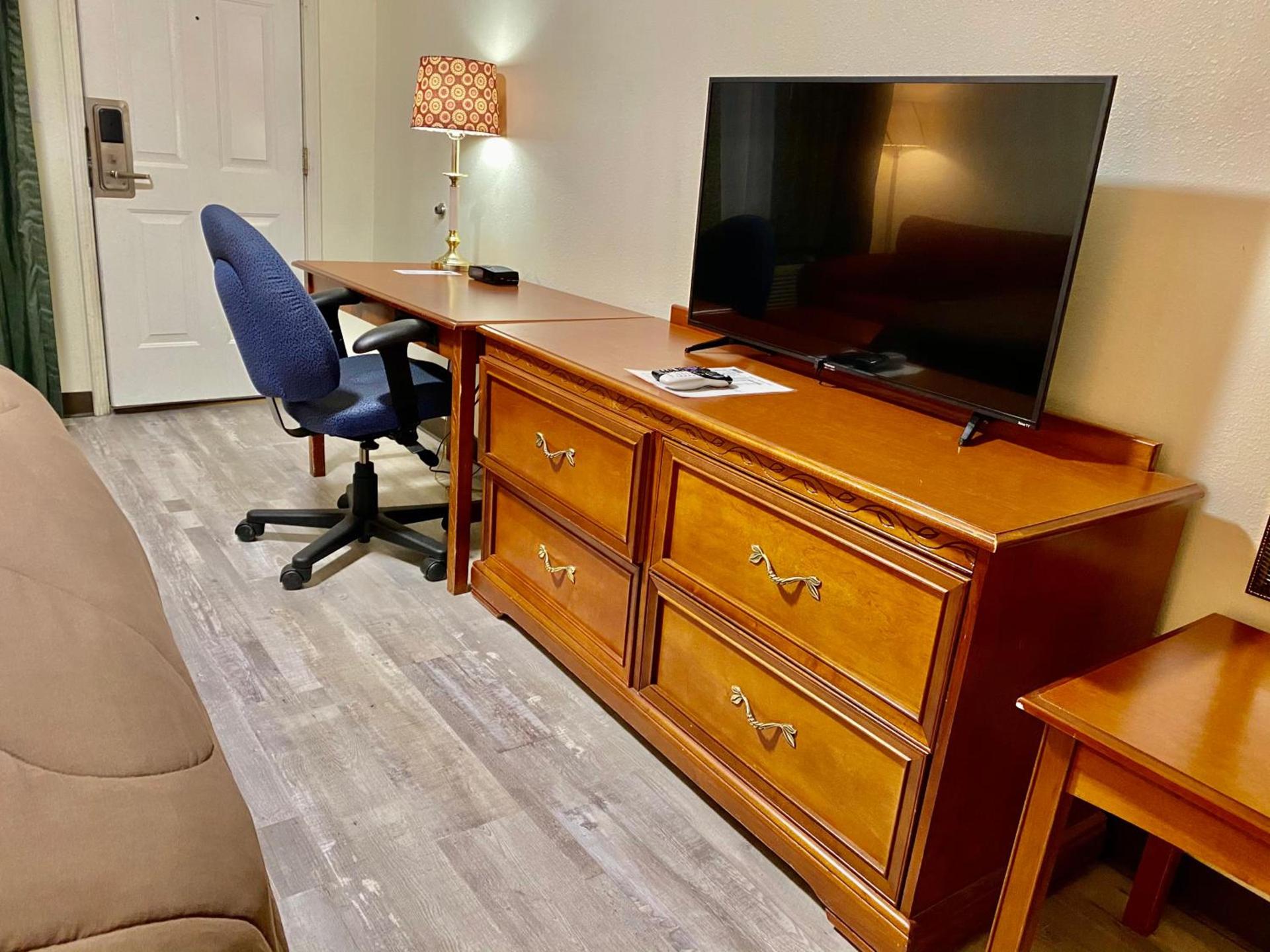 Ozark Inn & Suites photo 5