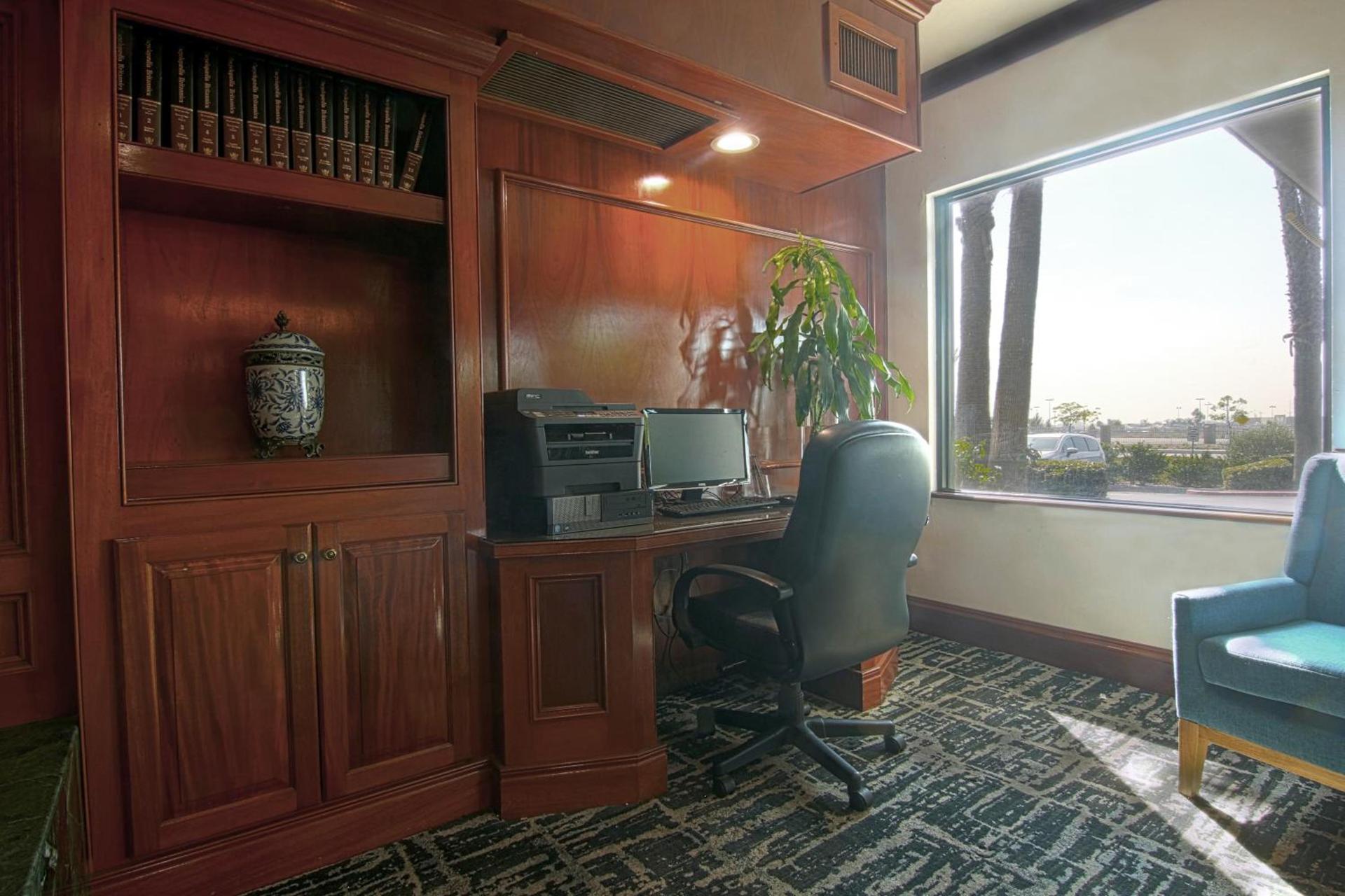Azure Hotel&Suites Ontario Trademark Collection by Wyndham photo 31