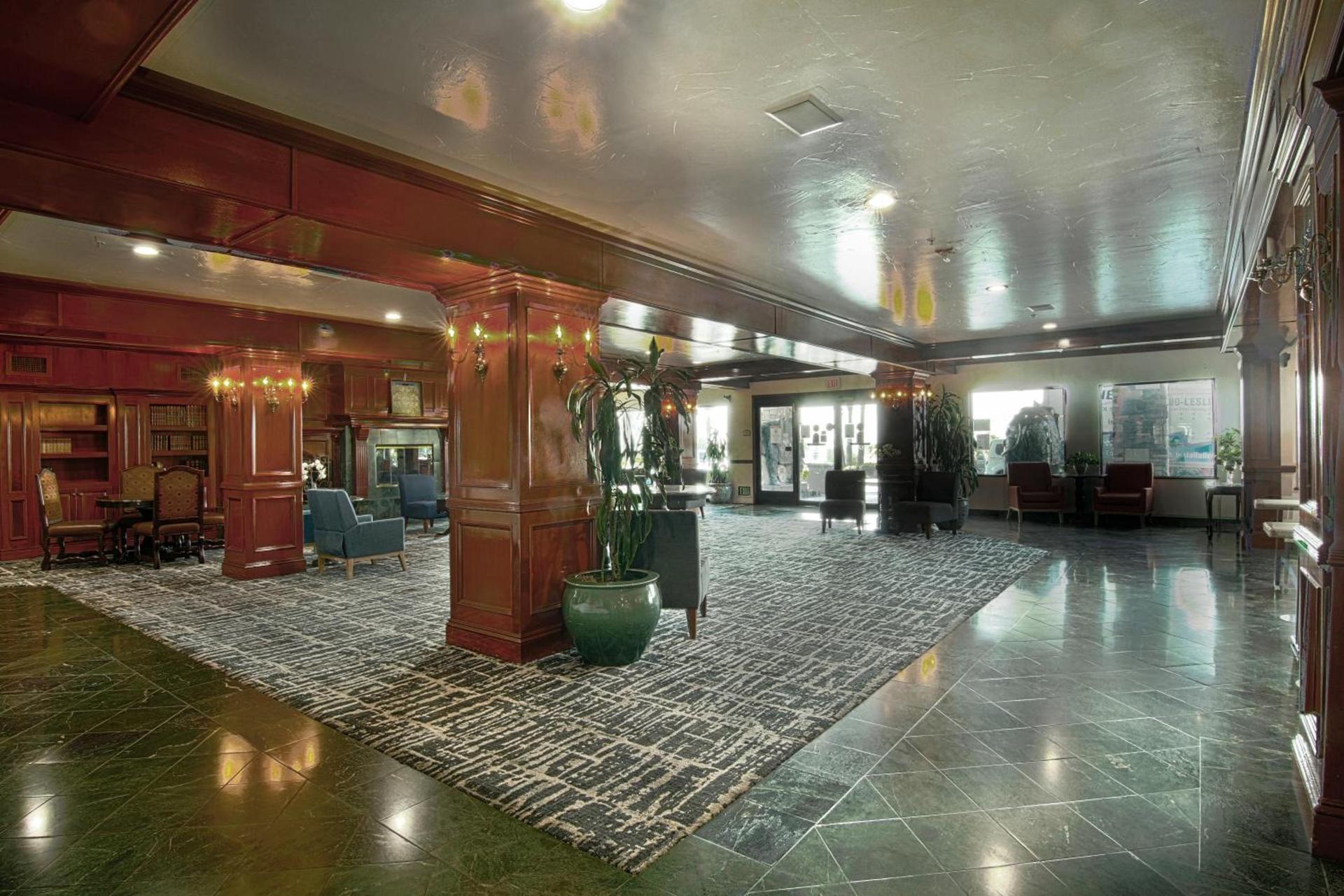 Azure Hotel&Suites Ontario Trademark Collection by Wyndham photo 28