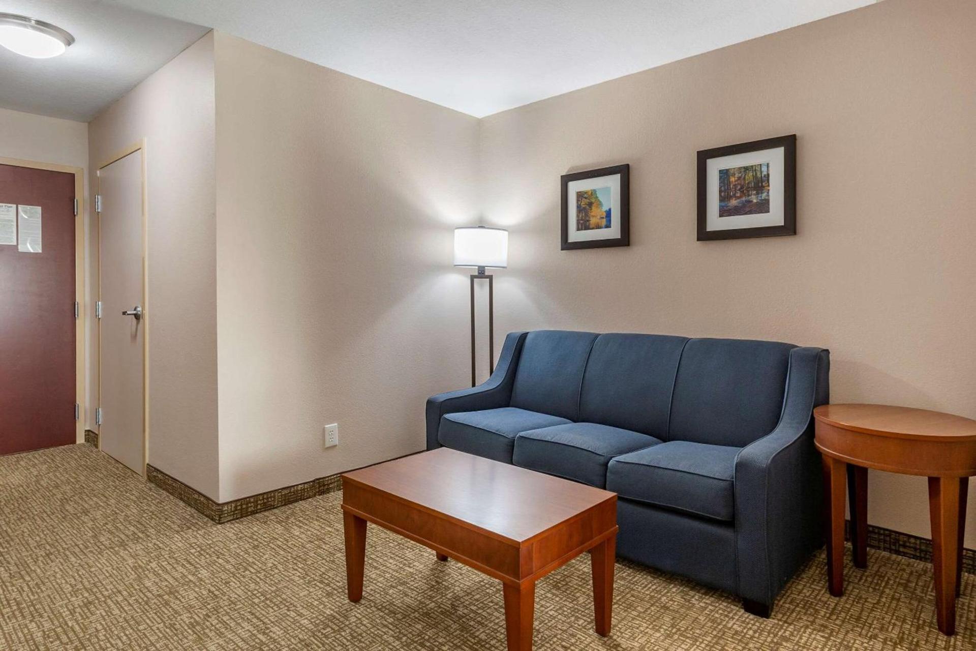 Comfort Inn Smithfield near I-95 photo 17