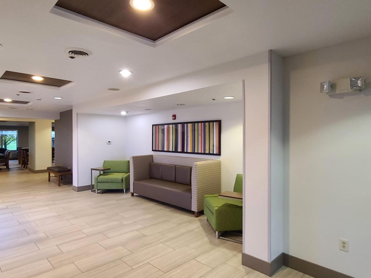 Holiday Inn Express Hotel & Suites Sheldon by IHG photo 7