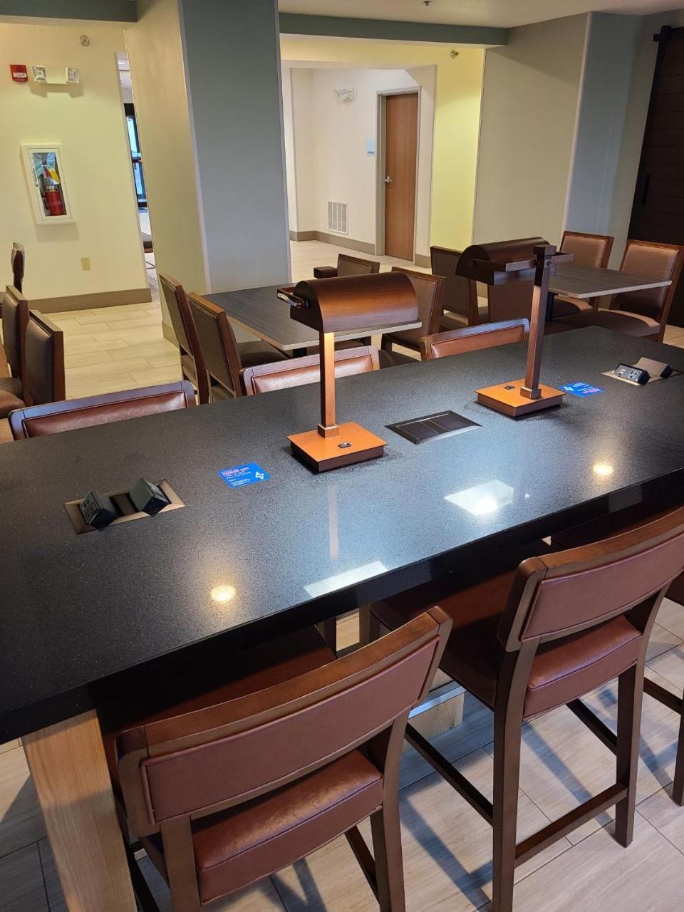 Holiday Inn Express Hotel & Suites Sheldon by IHG photo 8