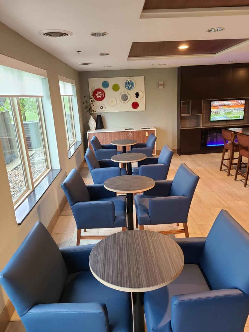 Holiday Inn Express Hotel & Suites Sheldon by IHG photo 10