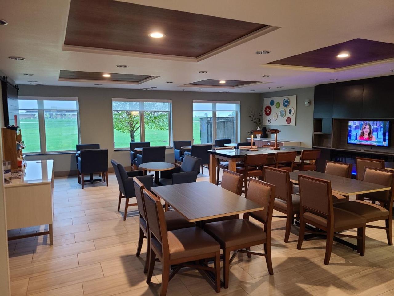 Holiday Inn Express Hotel & Suites Sheldon by IHG photo 11
