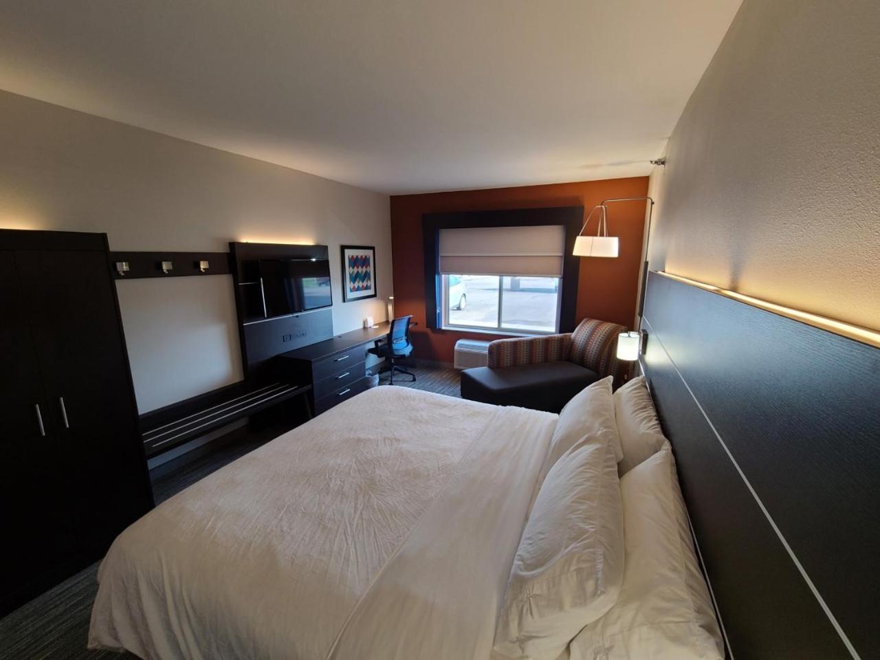 Holiday Inn Express Hotel & Suites Sheldon by IHG photo 18