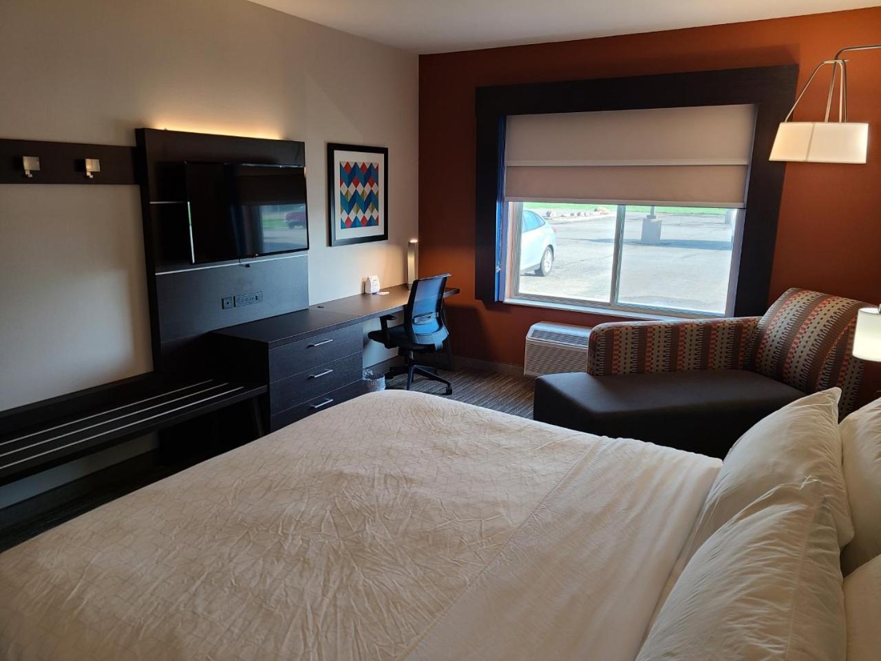Holiday Inn Express Hotel & Suites Sheldon by IHG photo 19