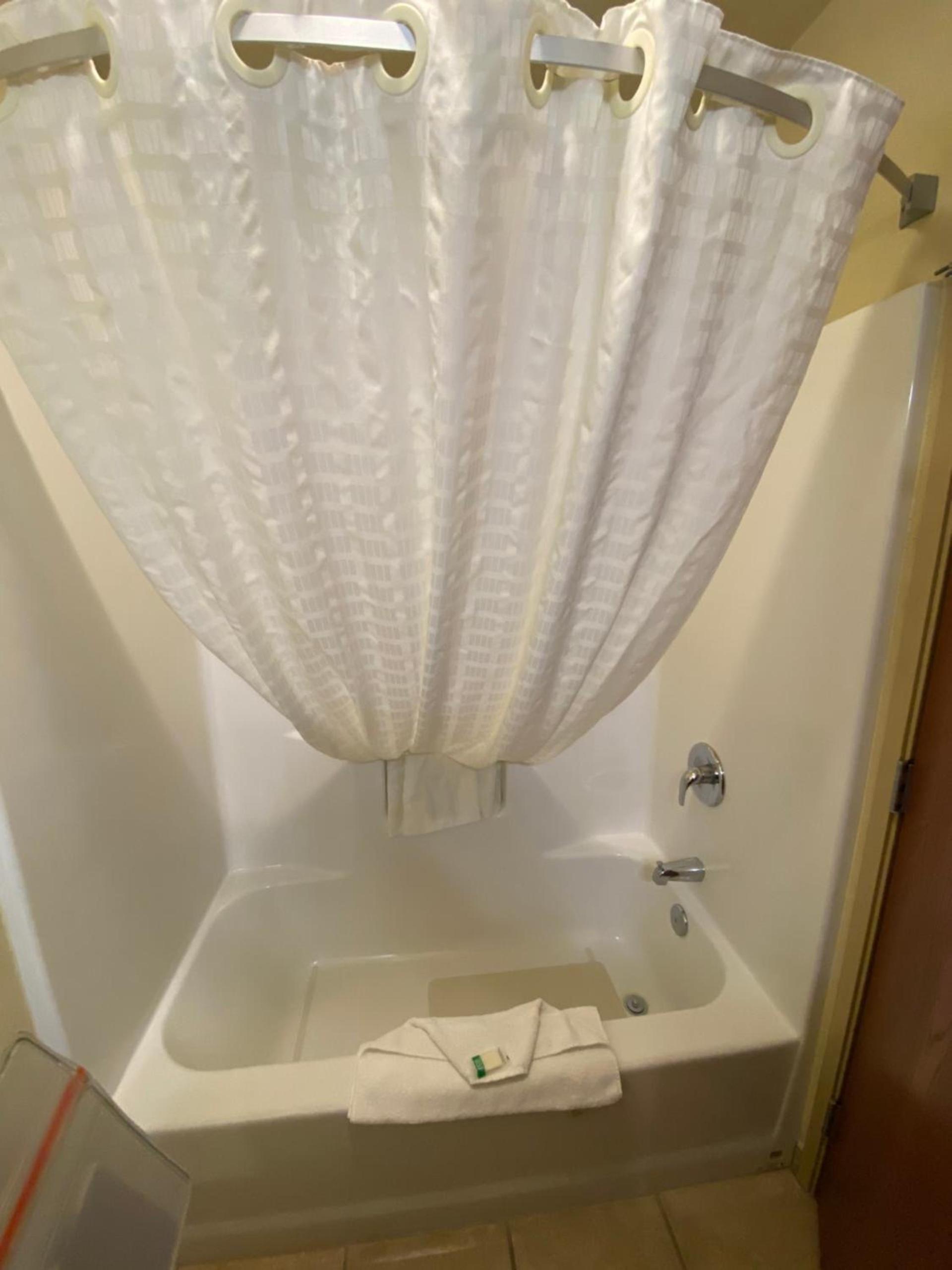 Cobblestone Hotel & Suites - Broken Bow photo 12