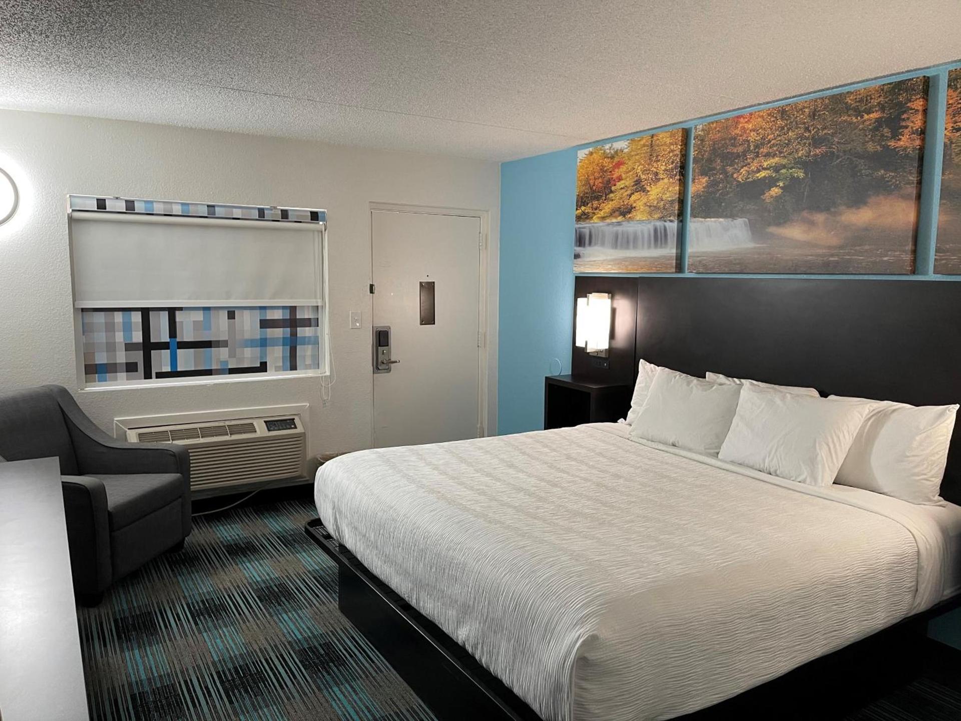 Days Inn by Wyndham Calhoun GA I-75 and US-41 photo 20