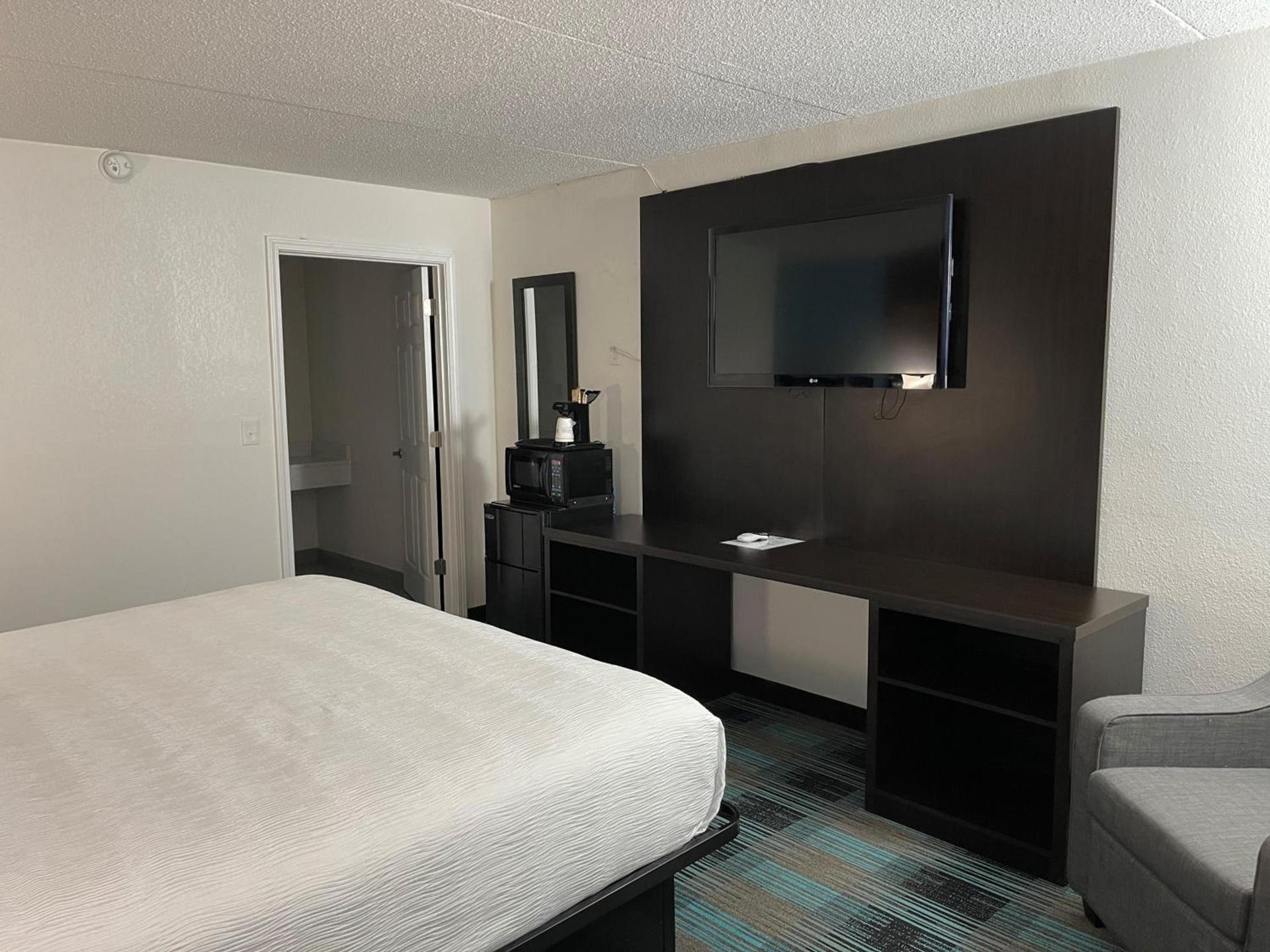 Days Inn by Wyndham Calhoun GA I-75 and US-41 photo 8