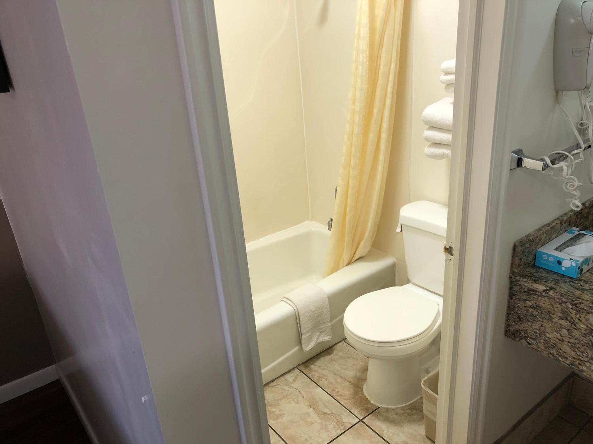 Ameri-Stay Inn & Suites photo 21