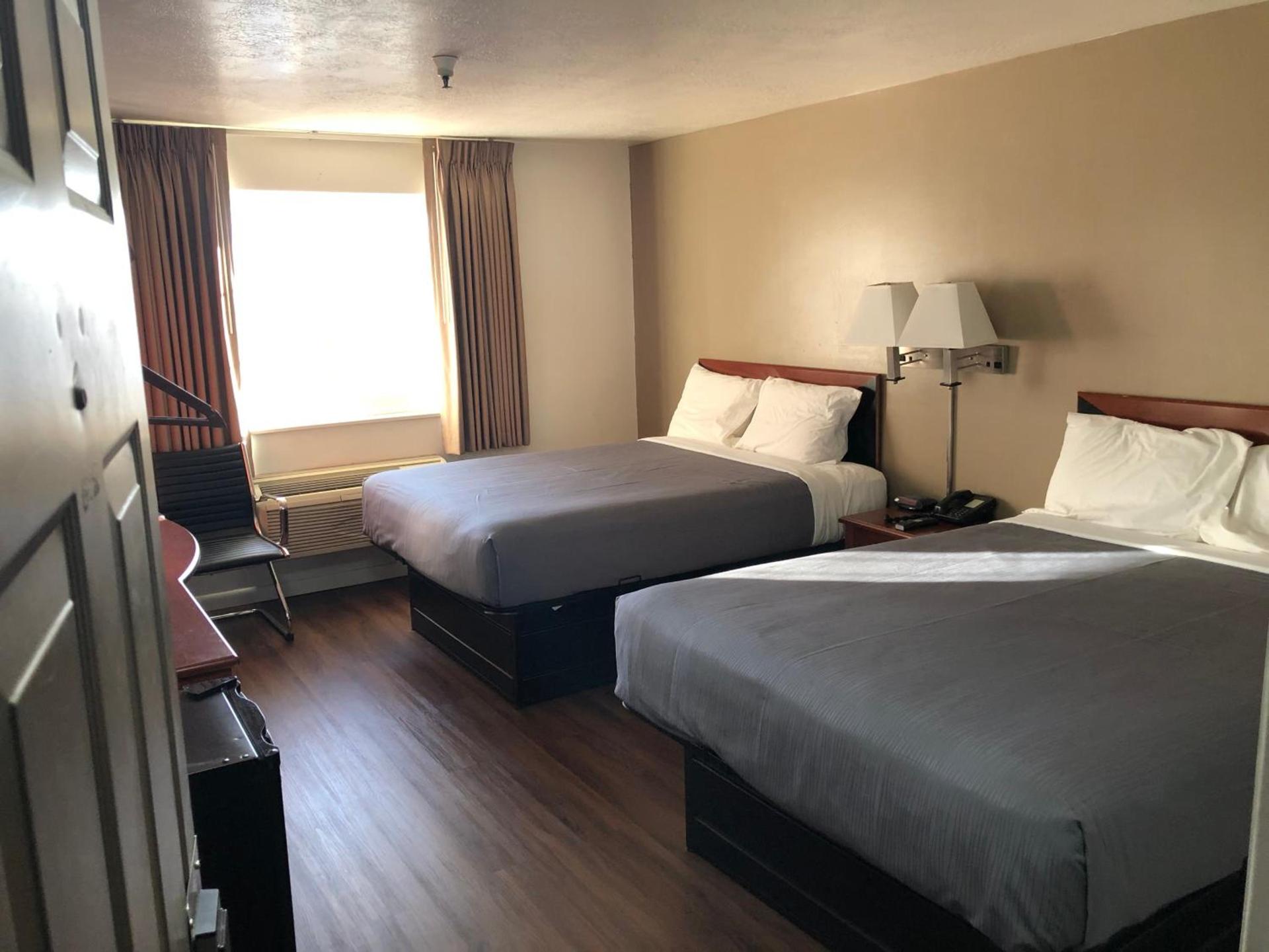Ameri-Stay Inn & Suites photo 10