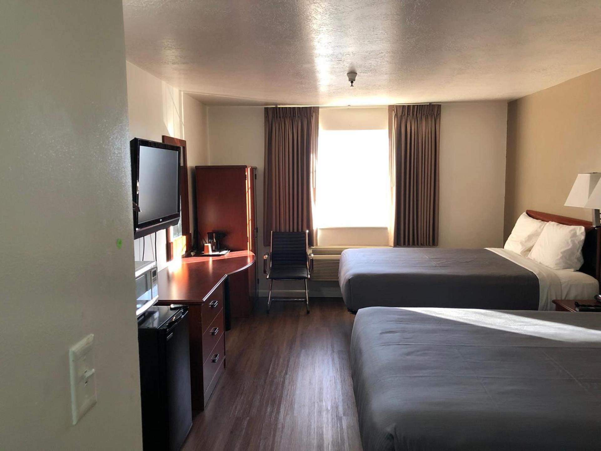 Ameri-Stay Inn & Suites photo 9