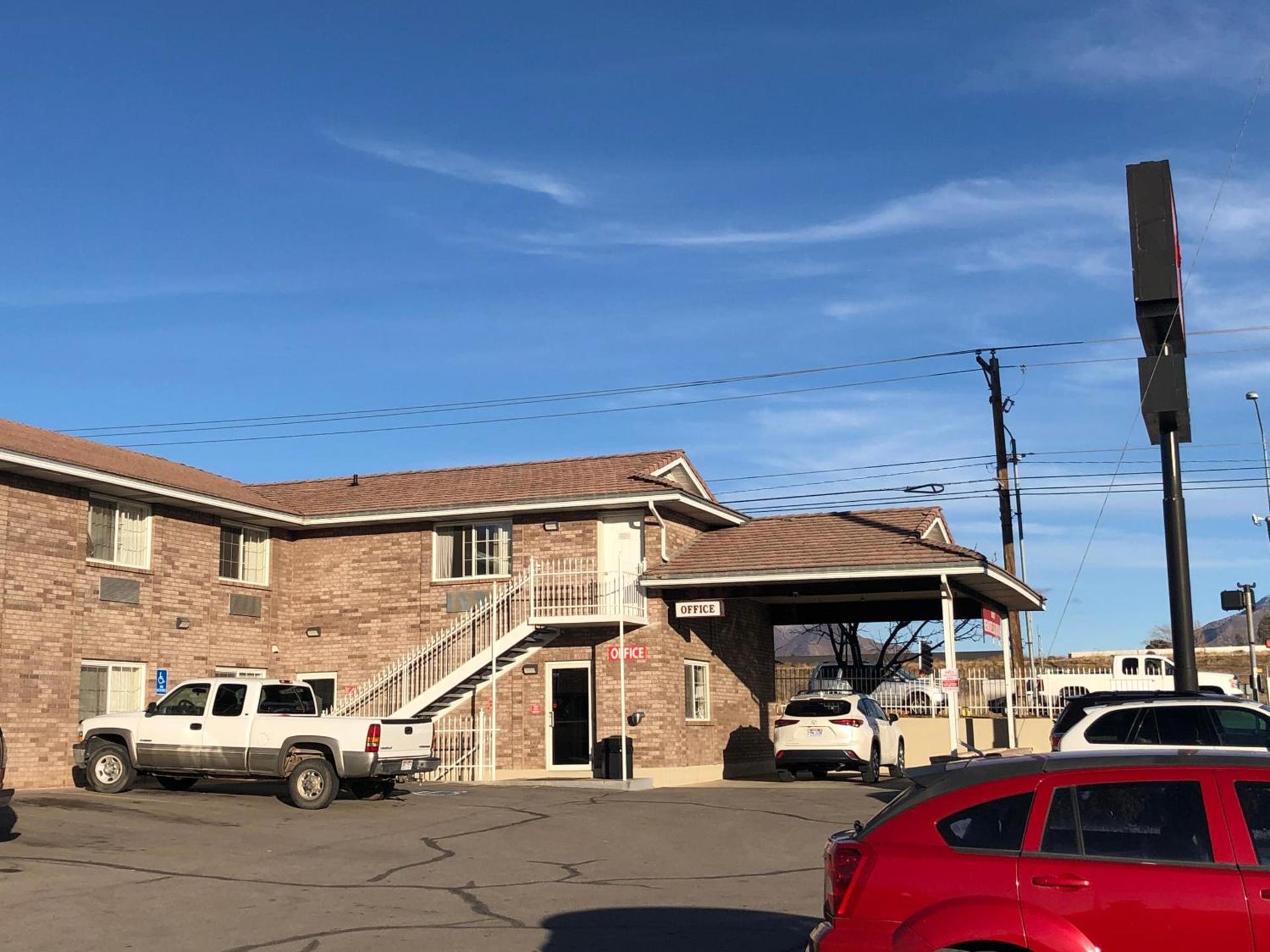 Ameri-Stay Inn & Suites photo 8