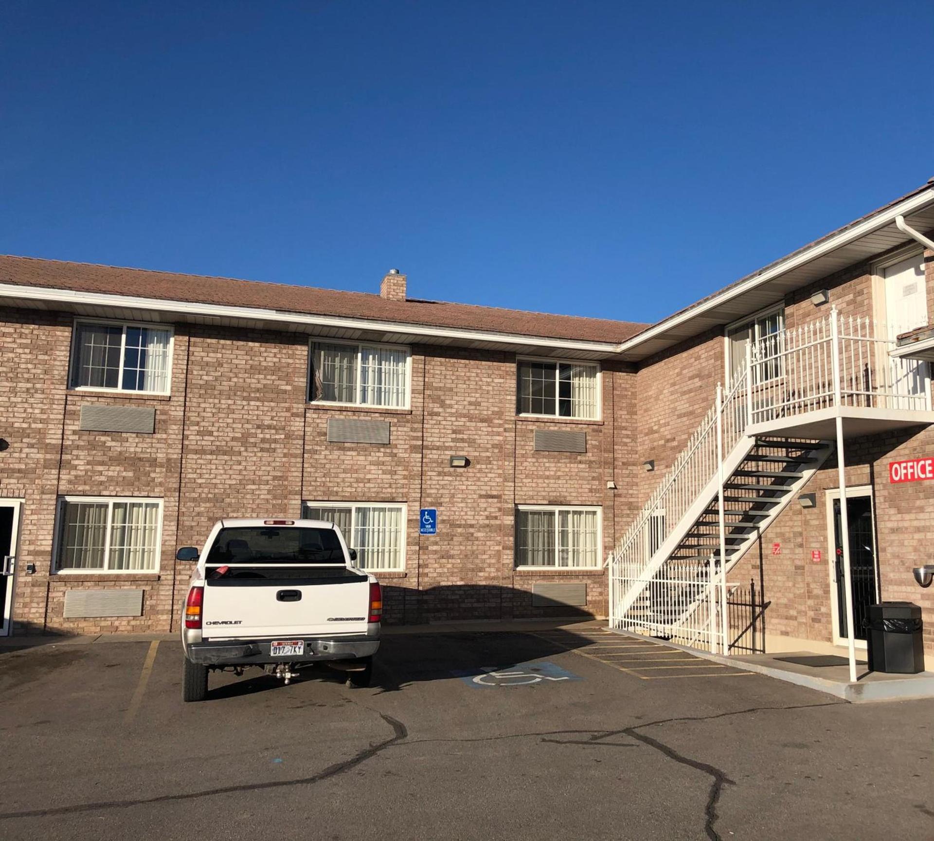 Ameri-Stay Inn & Suites photo 7