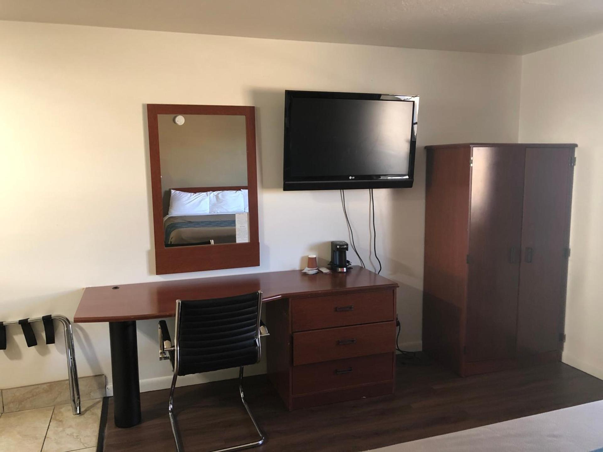 Ameri-Stay Inn & Suites photo 3