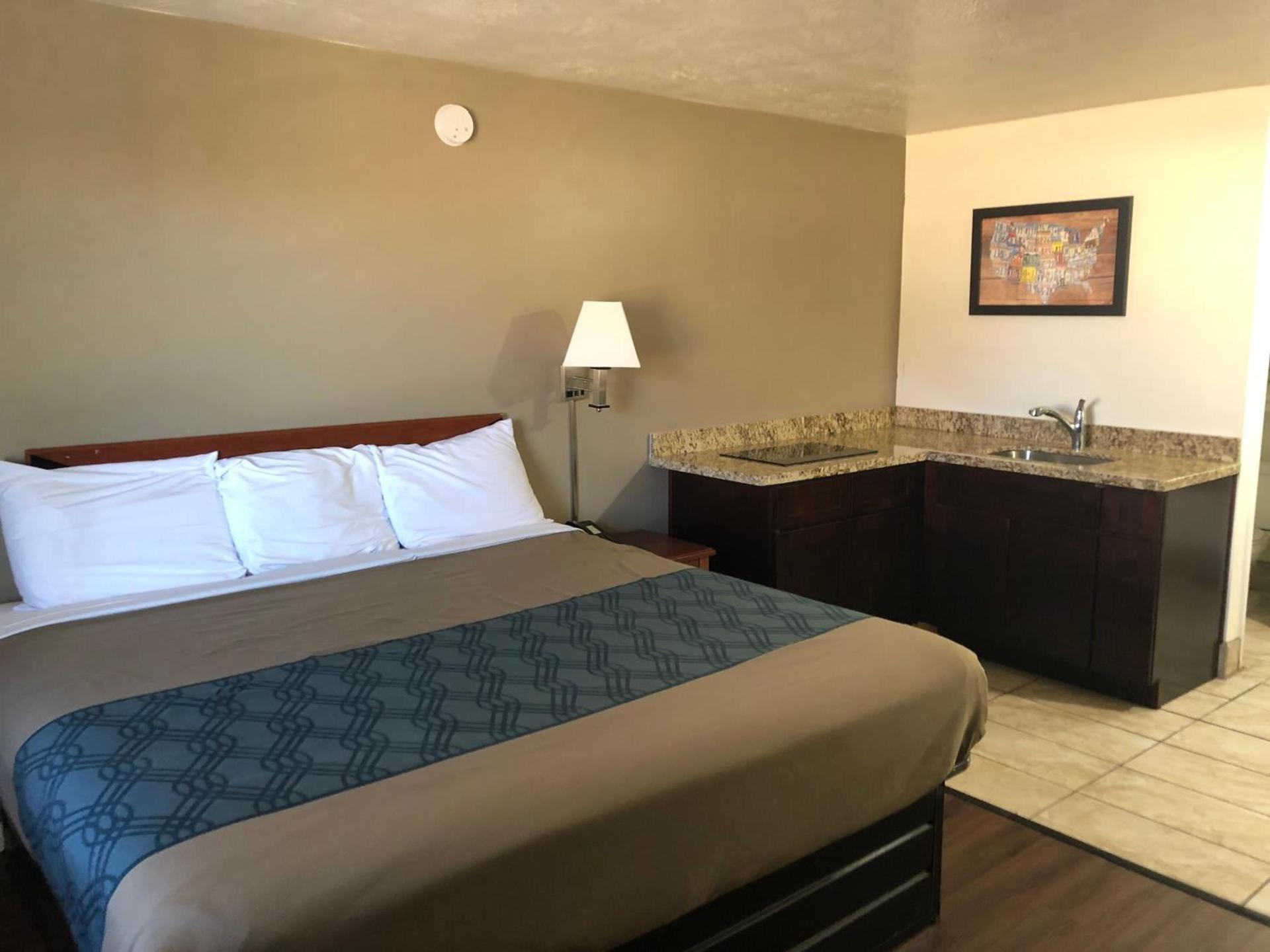 Ameri-Stay Inn & Suites photo 4