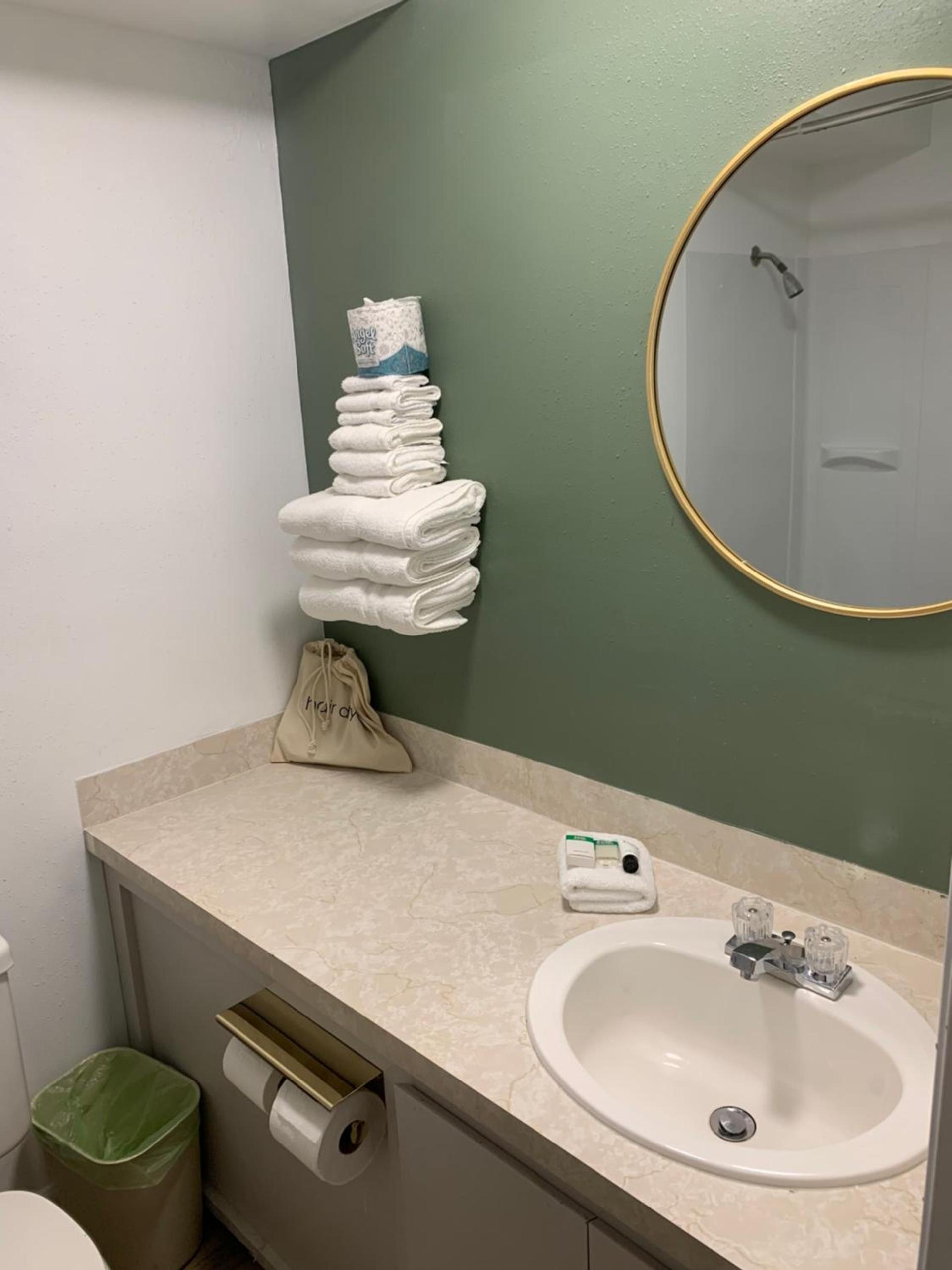 The Brooks Hotel Restaurant and Lounge photo 87