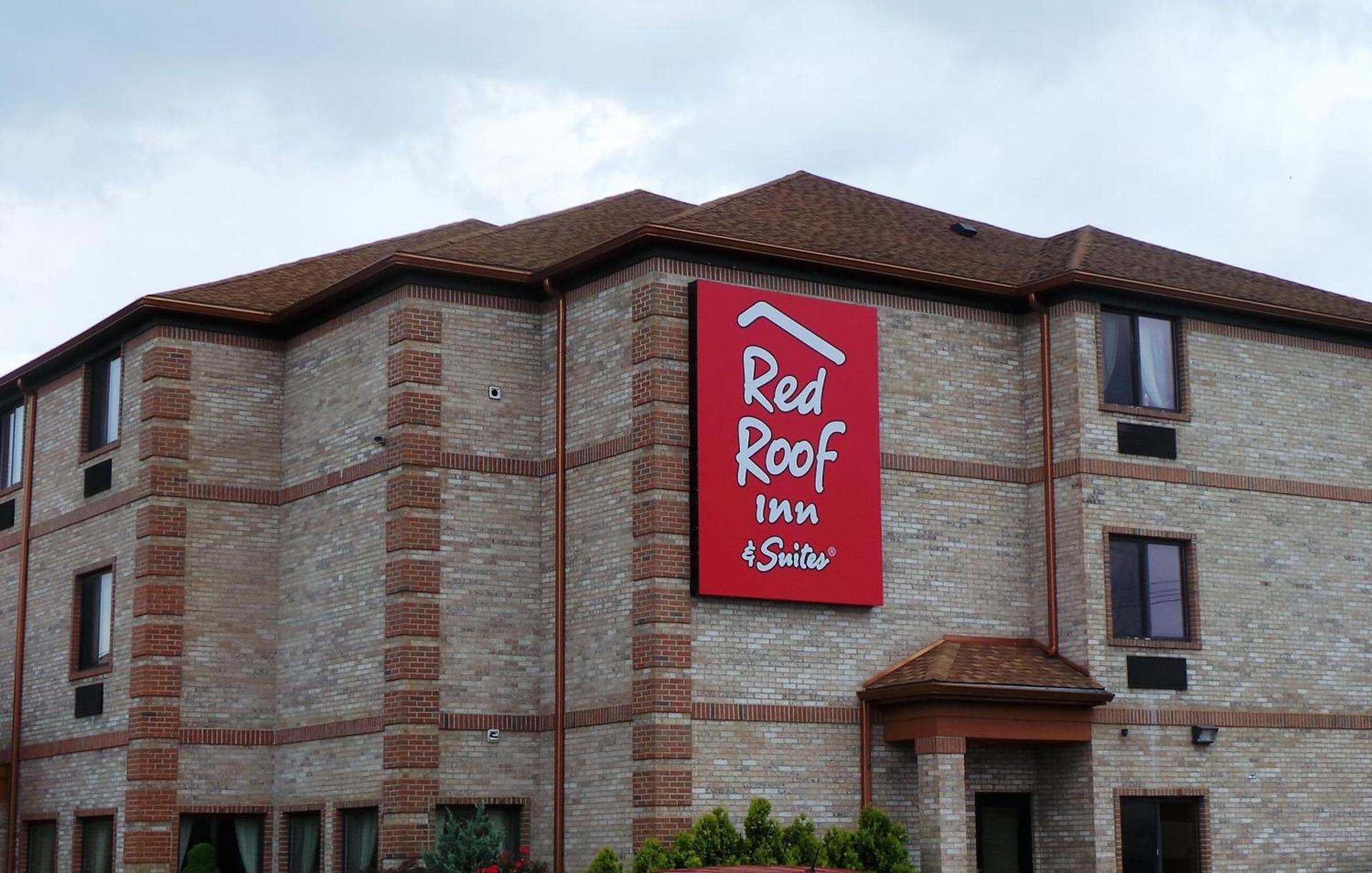 Red Roof Inn & Suites Detroit - Melvindale/Dearborn photo 2