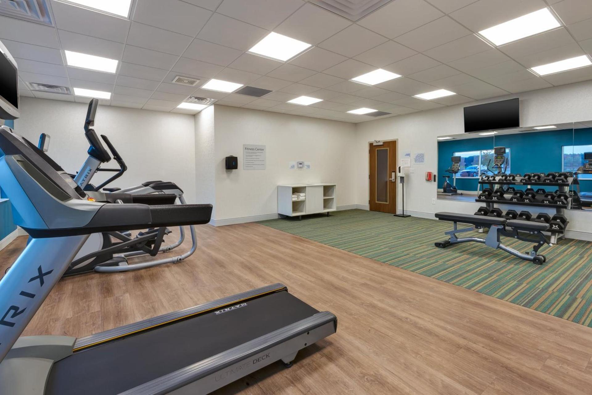 Holiday Inn Express & Suites - Cedar Springs - Grand Rapids N by IHG photo 4
