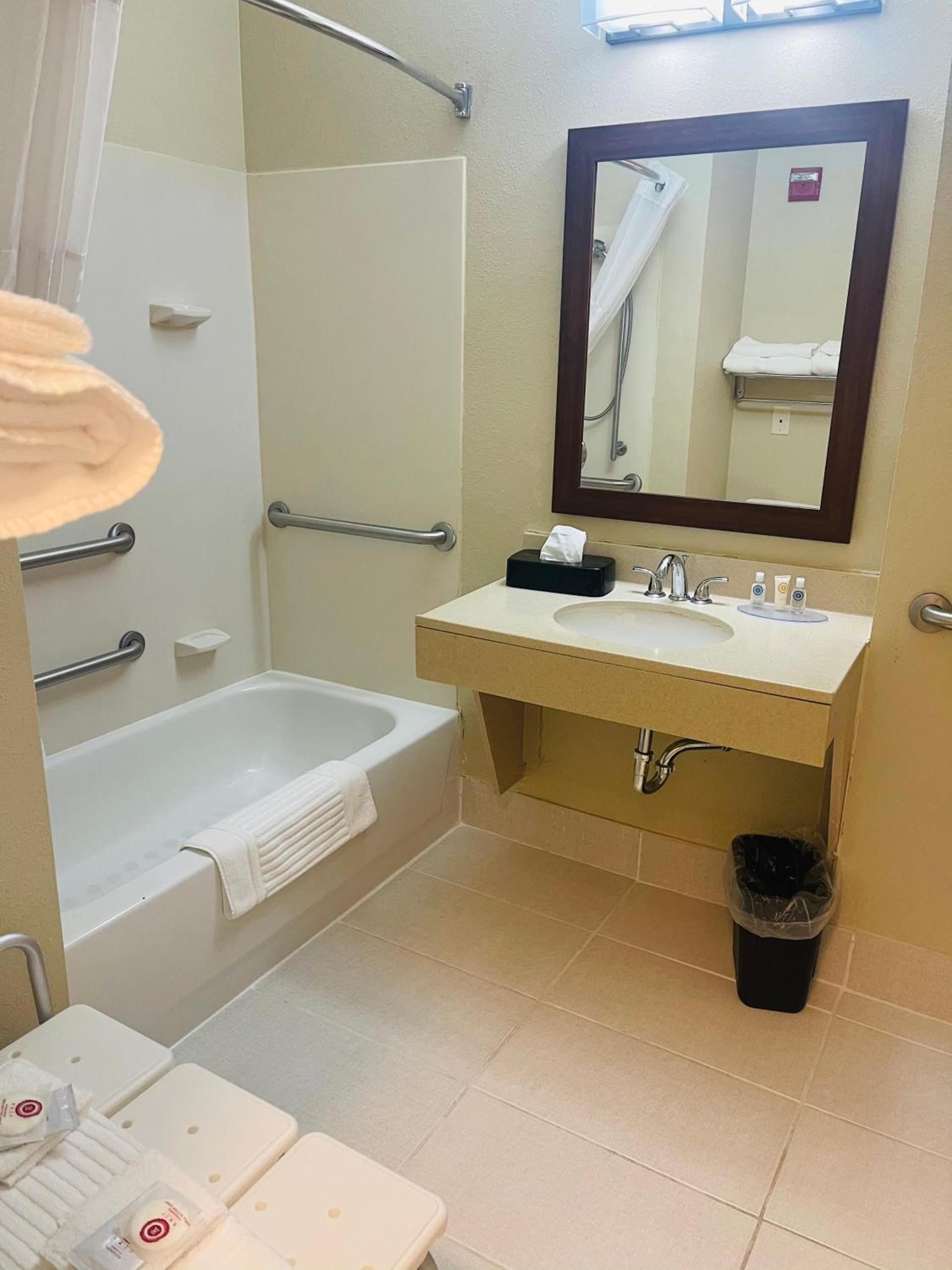 Comfort Inn & Suites Decatur-Forsyth photo 16