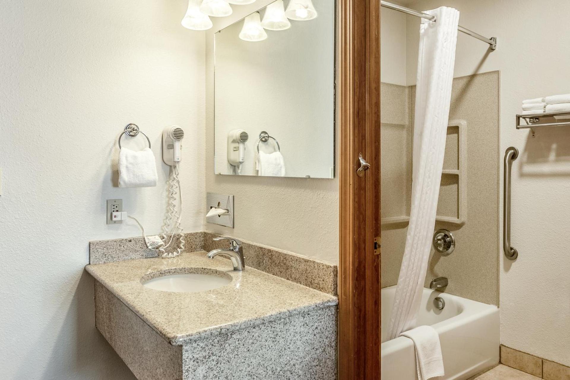 Americas Best Value Inn Burns photo 22