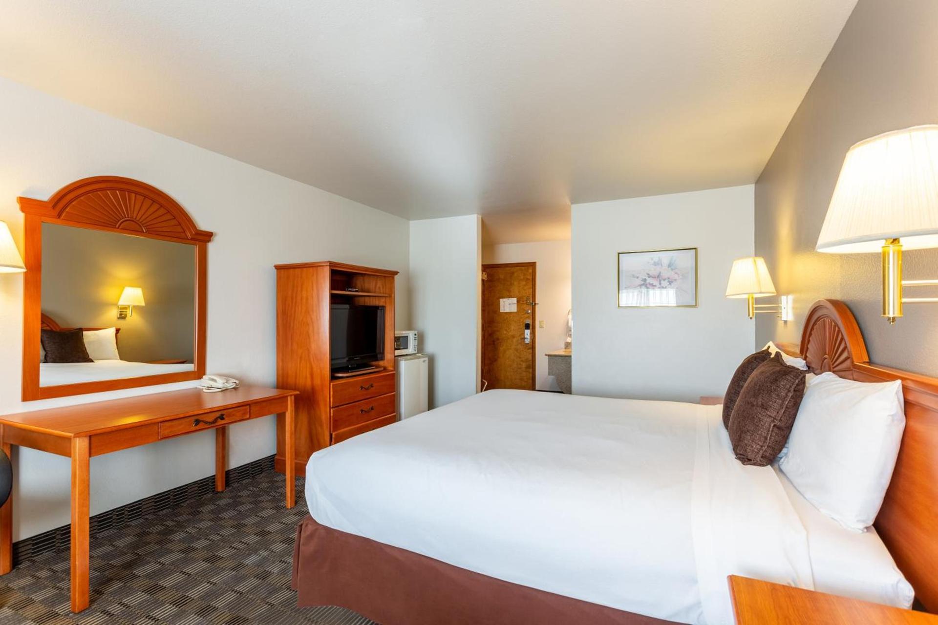 Americas Best Value Inn Burns photo 2
