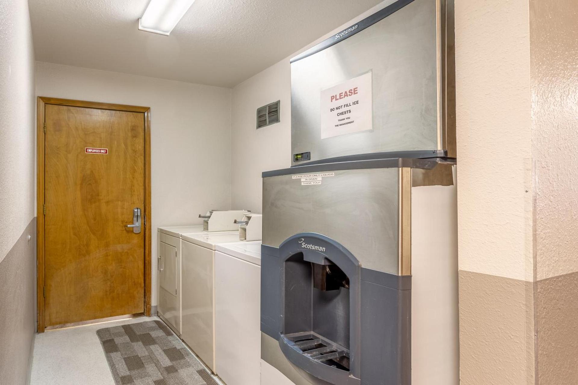 Americas Best Value Inn Burns photo 21