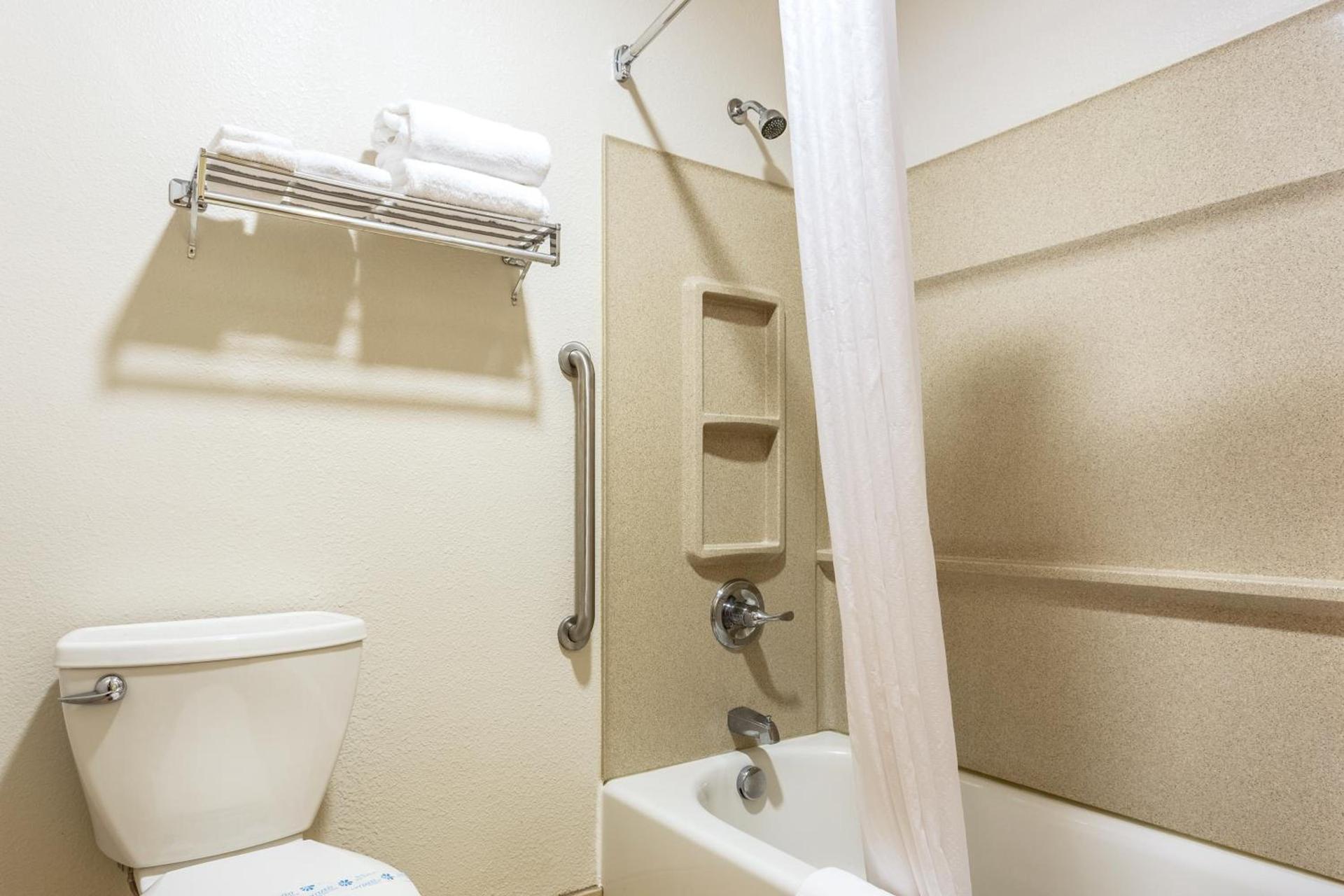 Americas Best Value Inn Burns photo 19