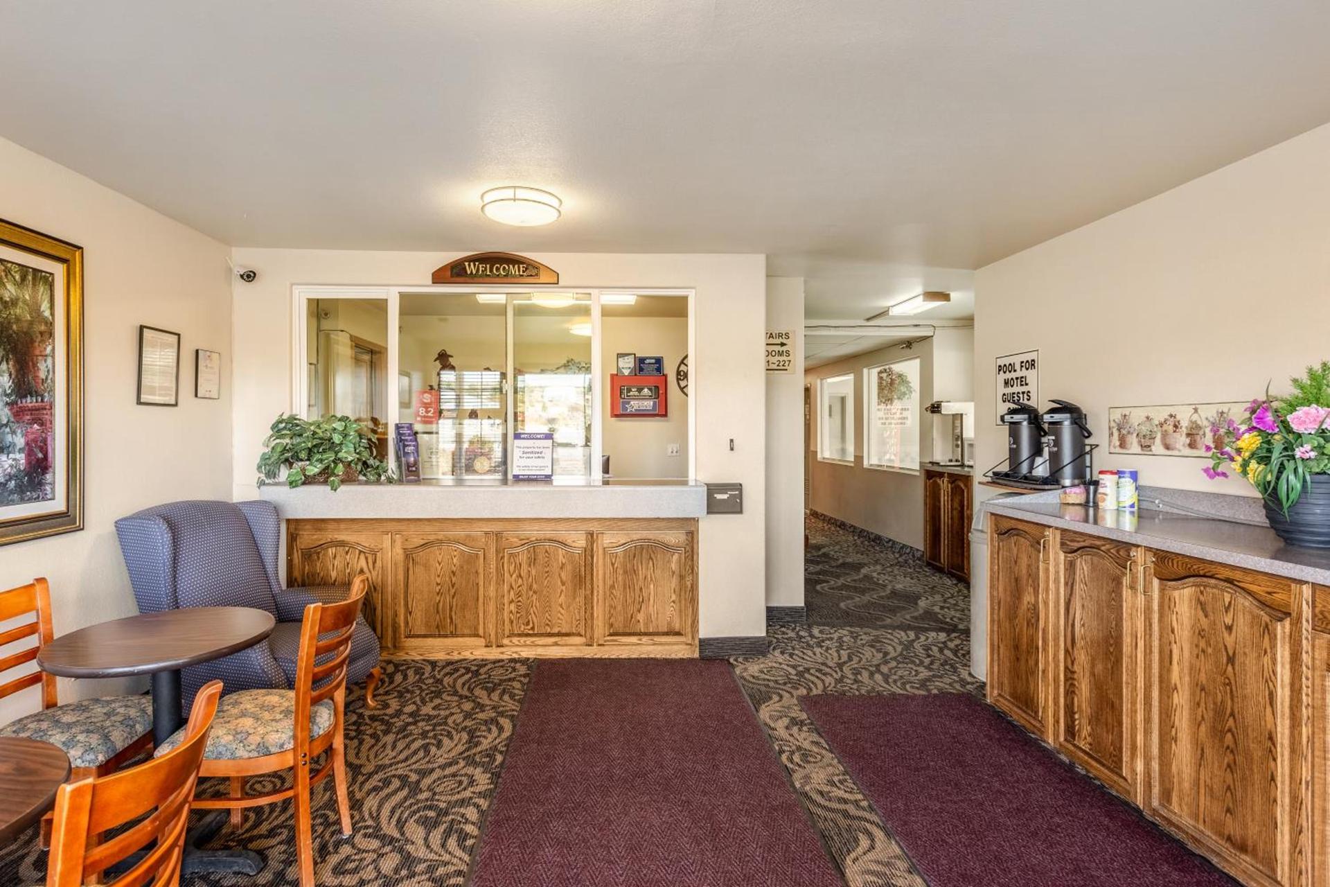 Americas Best Value Inn Burns photo 18