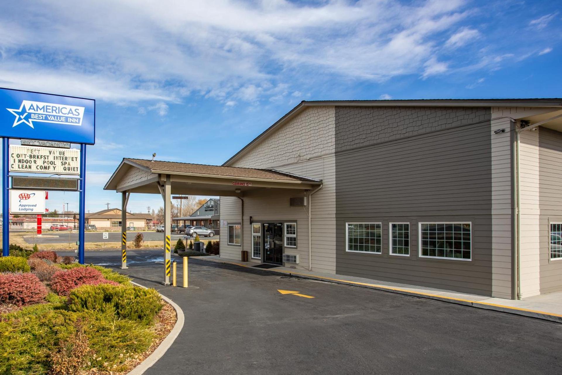Americas Best Value Inn Burns photo 3