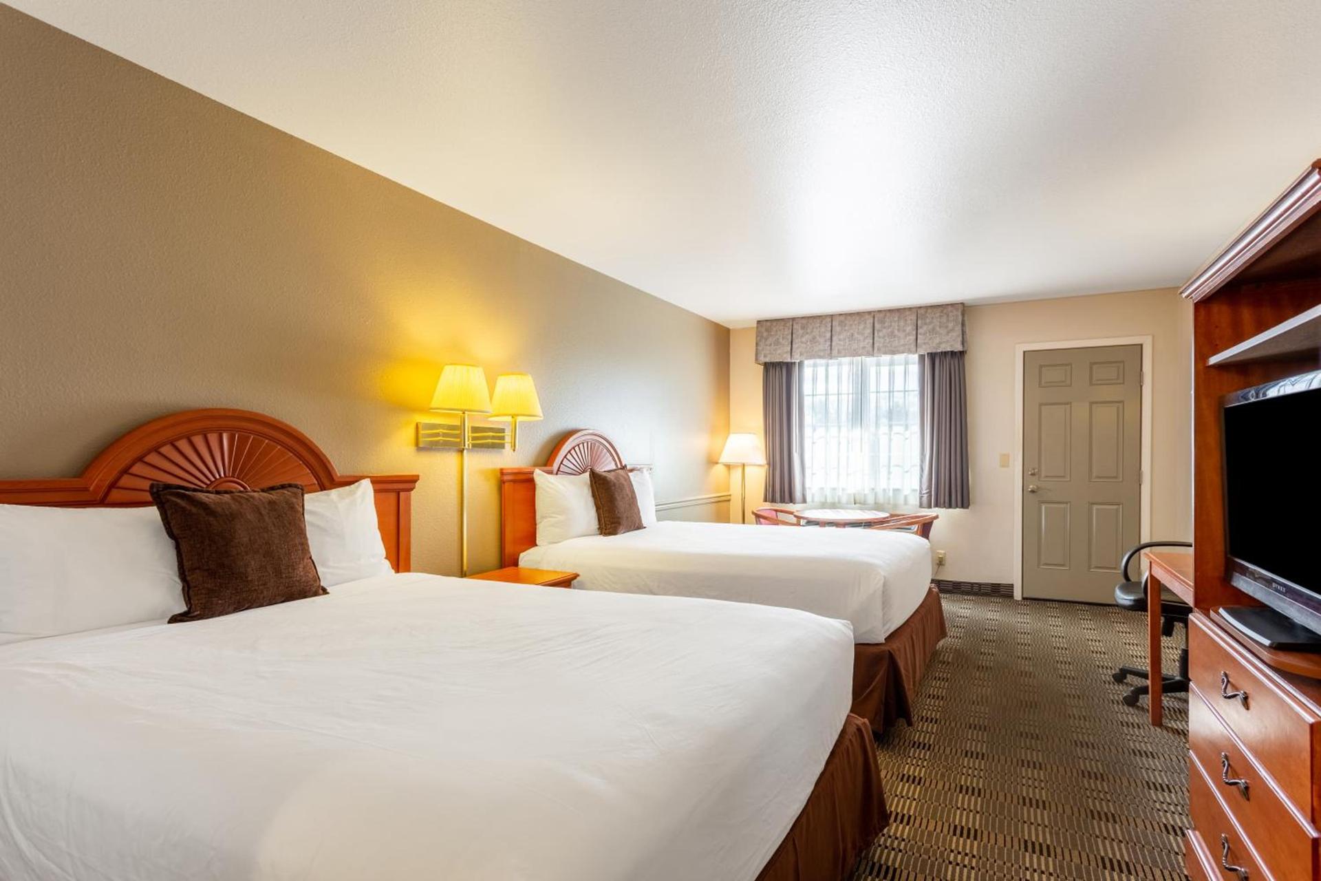 Americas Best Value Inn Burns photo 32