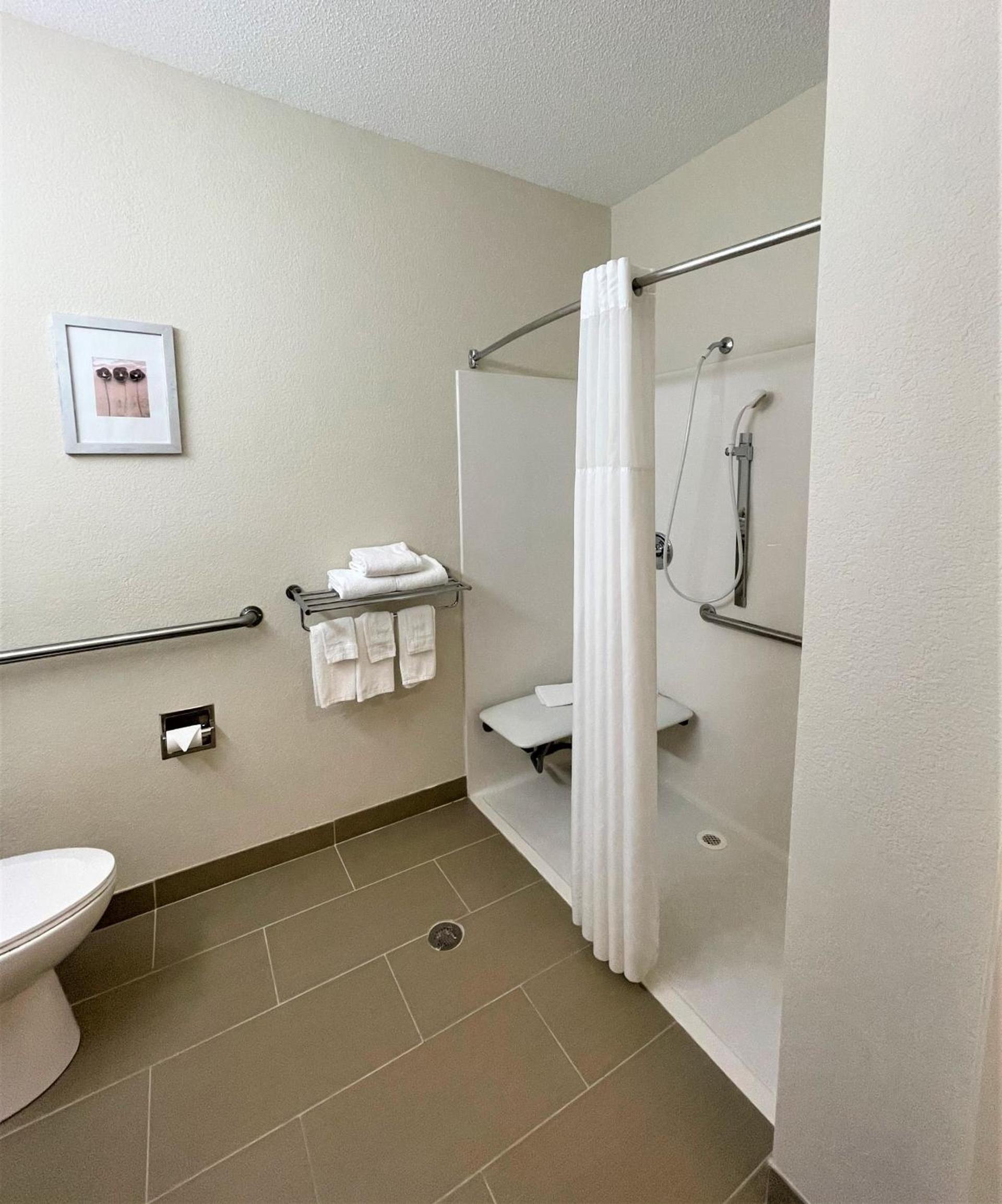 Quality Inn & Suites photo 40