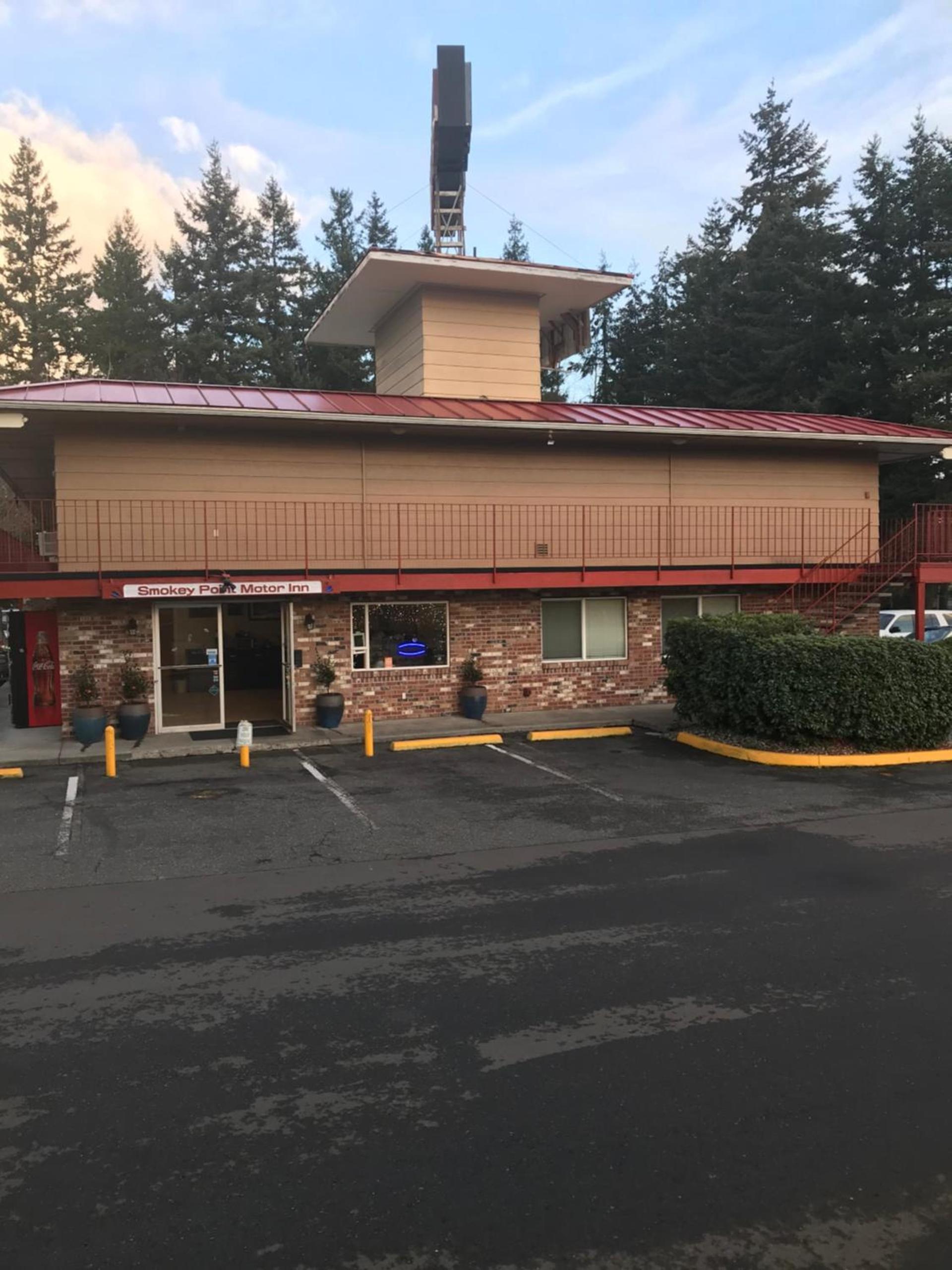 Smokey Point Motor Inn photo 4