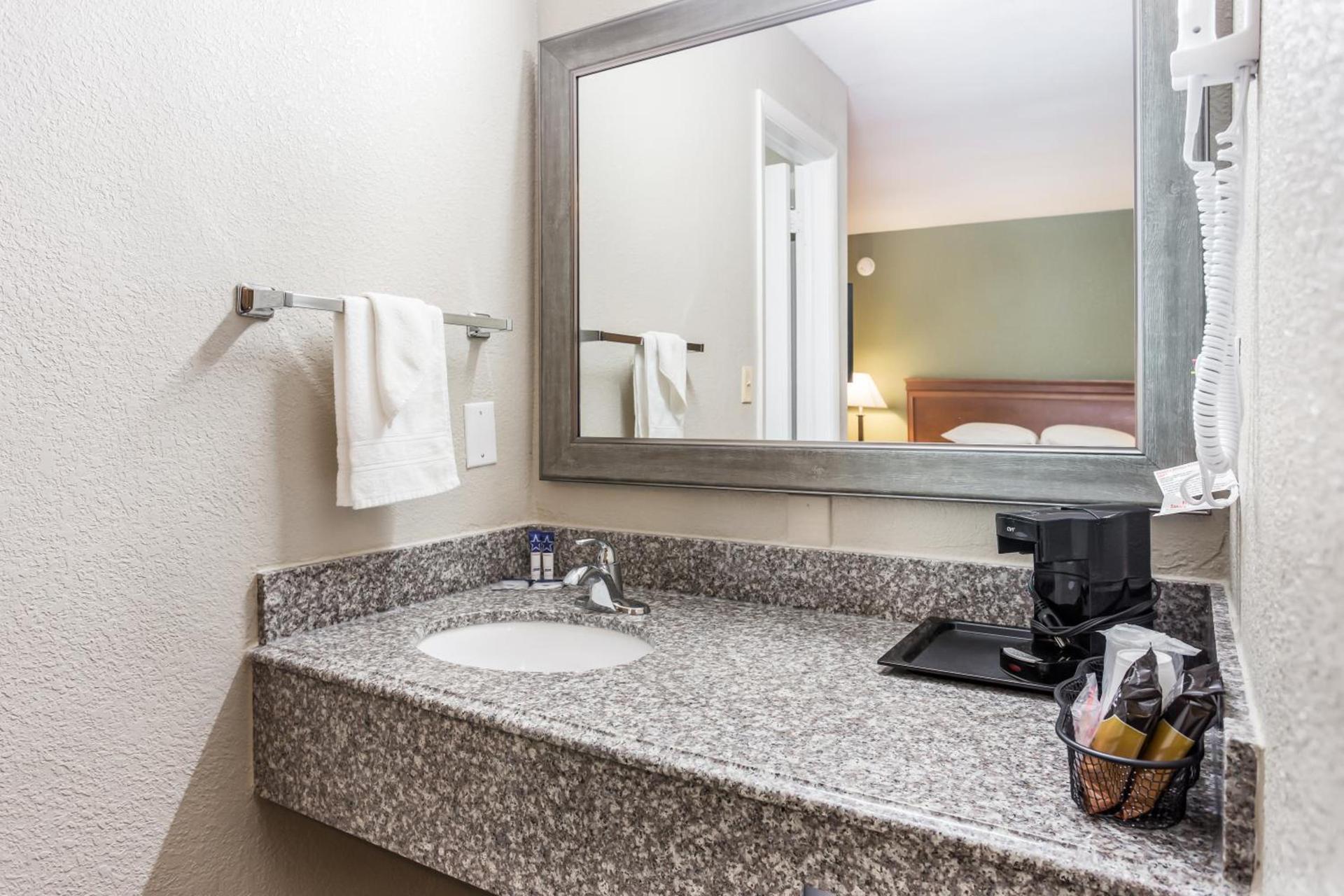 Americas Best Value Inn - Lebanon photo 24